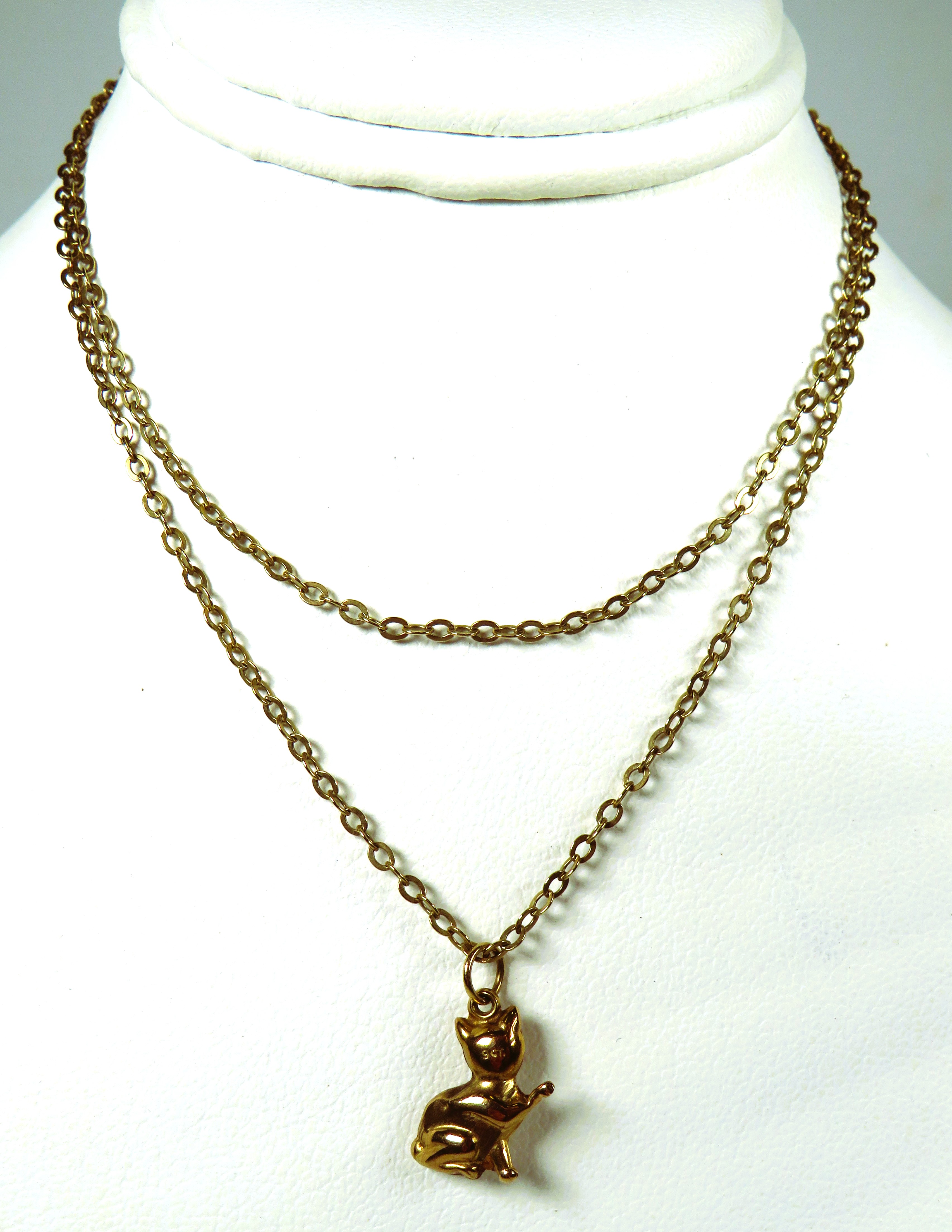 9ct Yellow Gold Cat Pendant set on an 19 inch 9ct Yellow Gold Chain.  Total weight 2.0g - Image 4 of 4