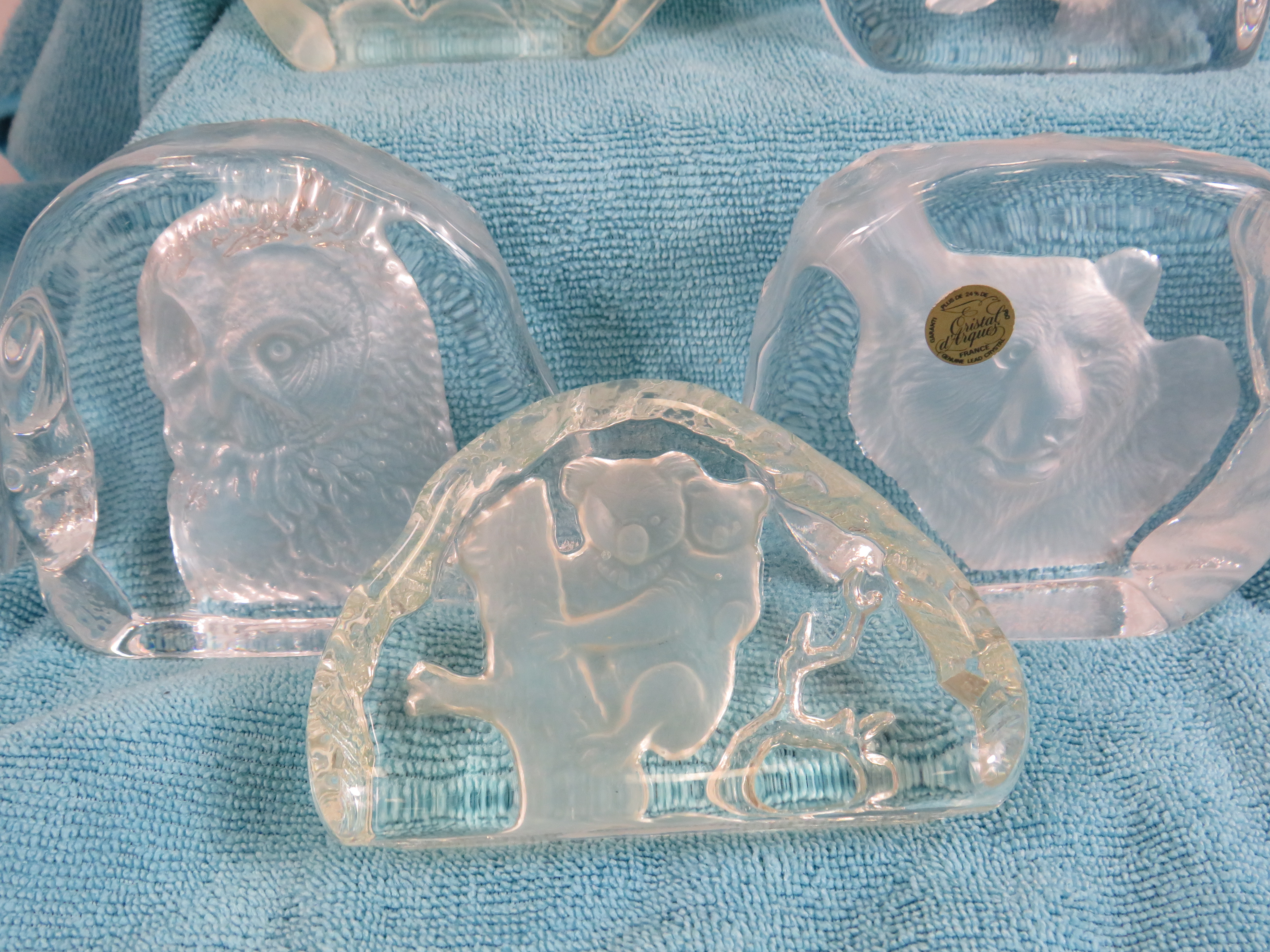 Five crystal d arcs glass paperweight with etched animal designs plus two others. - Image 5 of 5