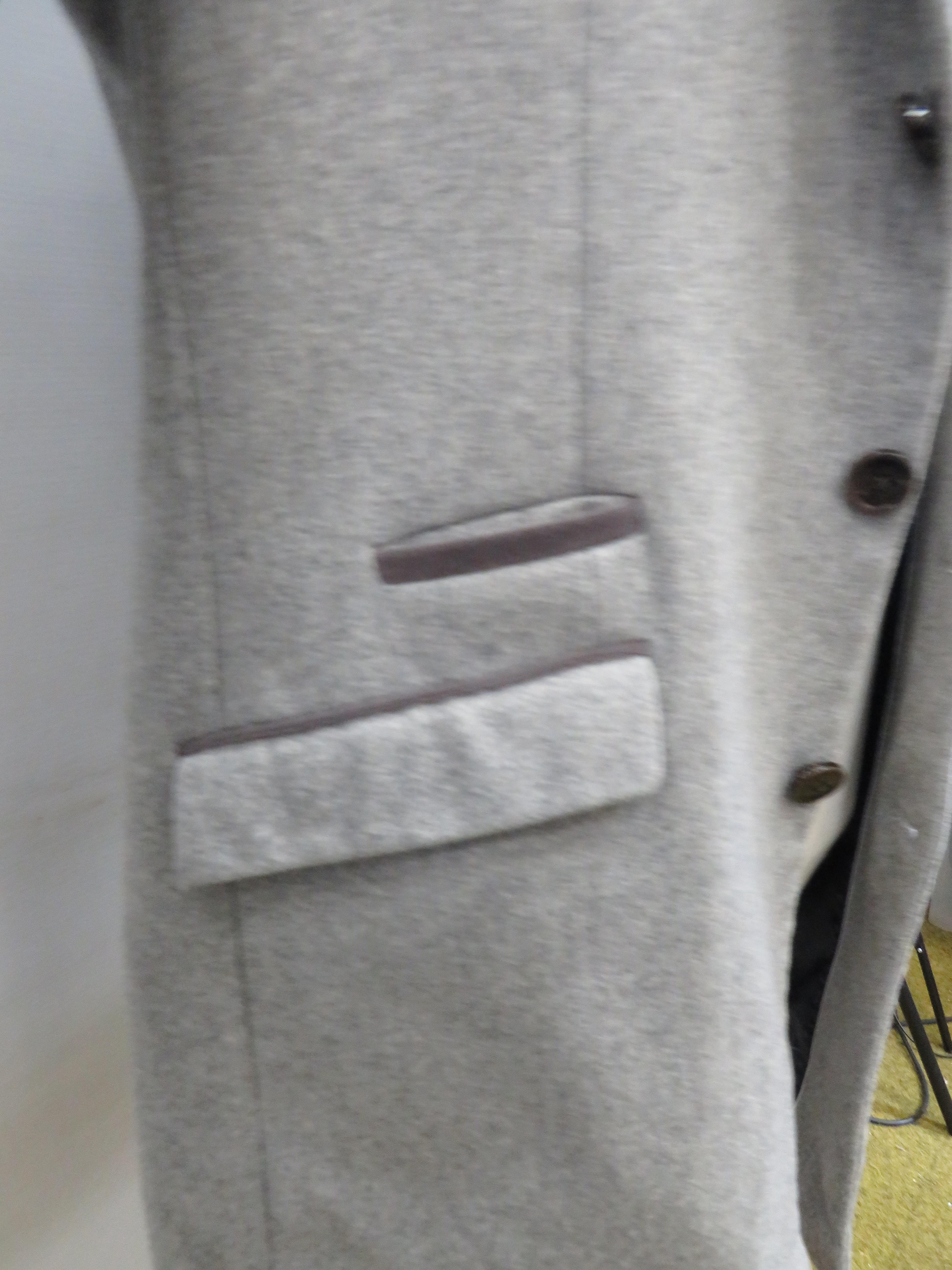 Gents long fitting 60% wool Jacket with flap pockets. Jacket size UK 44.  See photos.  - Image 2 of 5