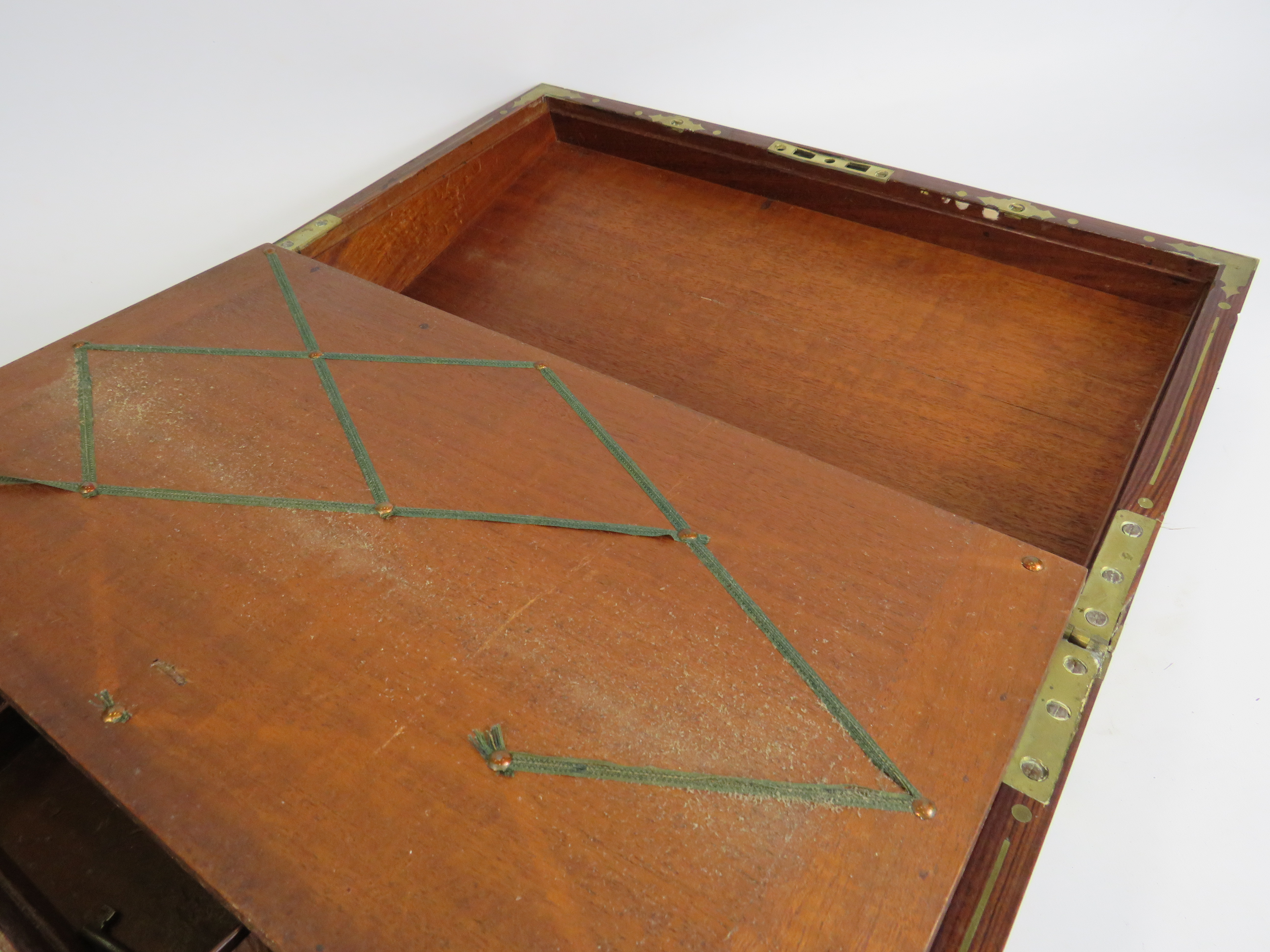 Large Antique wooden writing box with brass inlay, twin handles 17 3/4" long 10.5" deep and 7" - Image 5 of 7