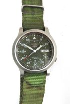 Gents Seiko 21 Jewel Military style automatic watch with clear back to show mechanism. Olive green w