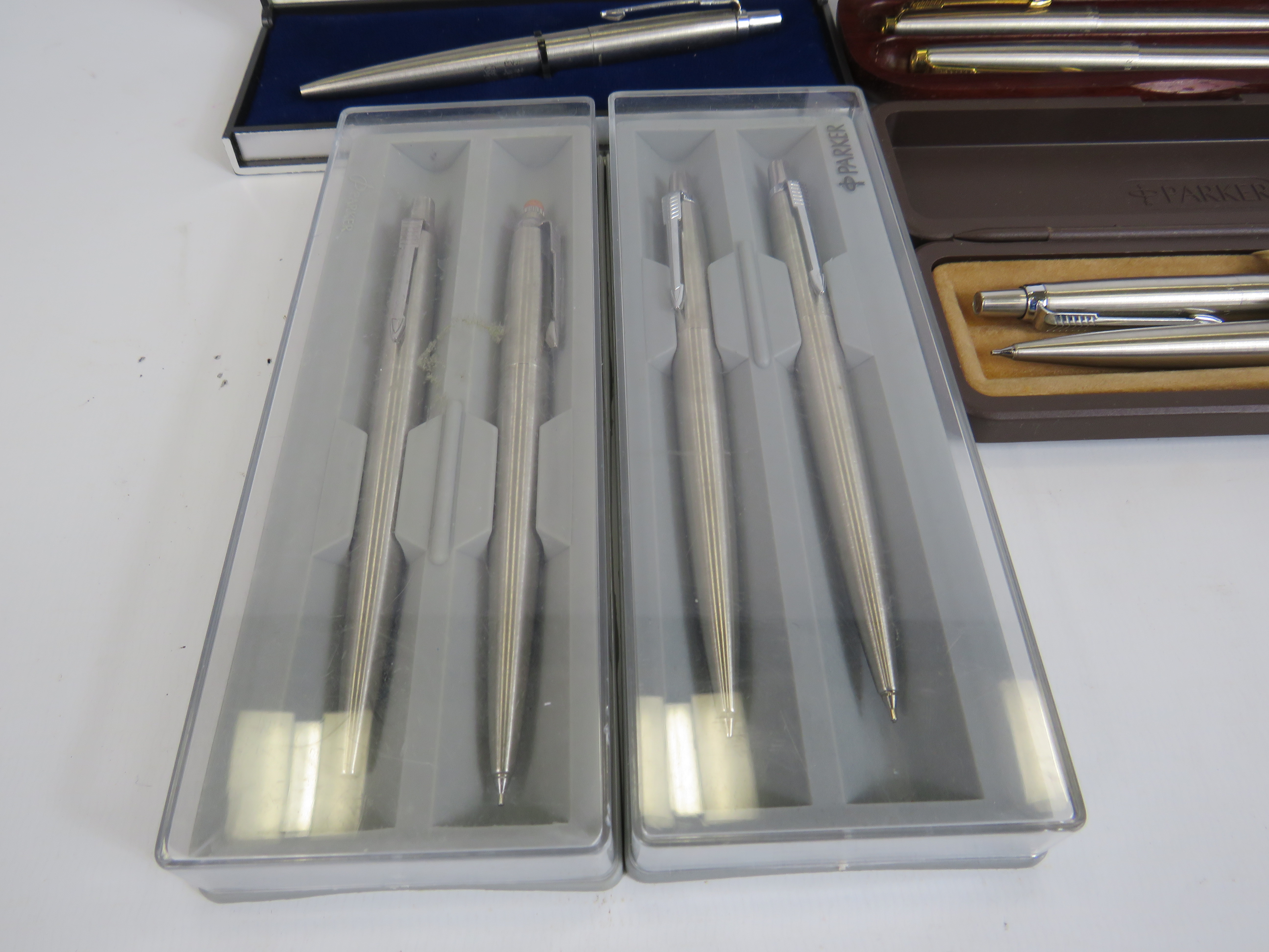 4 brushed metal Parke rballpoint pen and pencil sets plus one single pen all with boxes. - Image 2 of 4