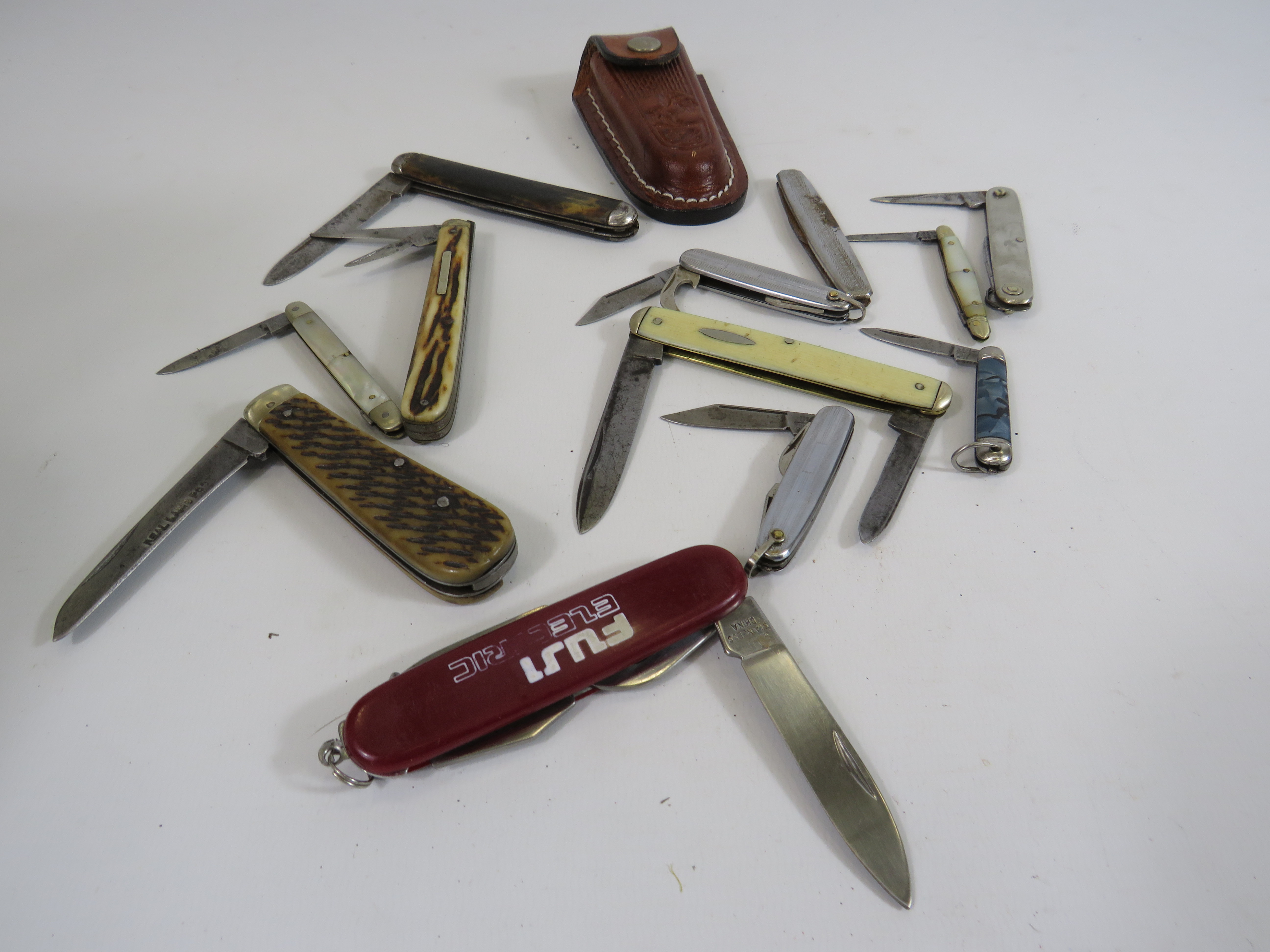 12 Various vintage penknives and a leather knife holster. - Bild 2 aus 2
