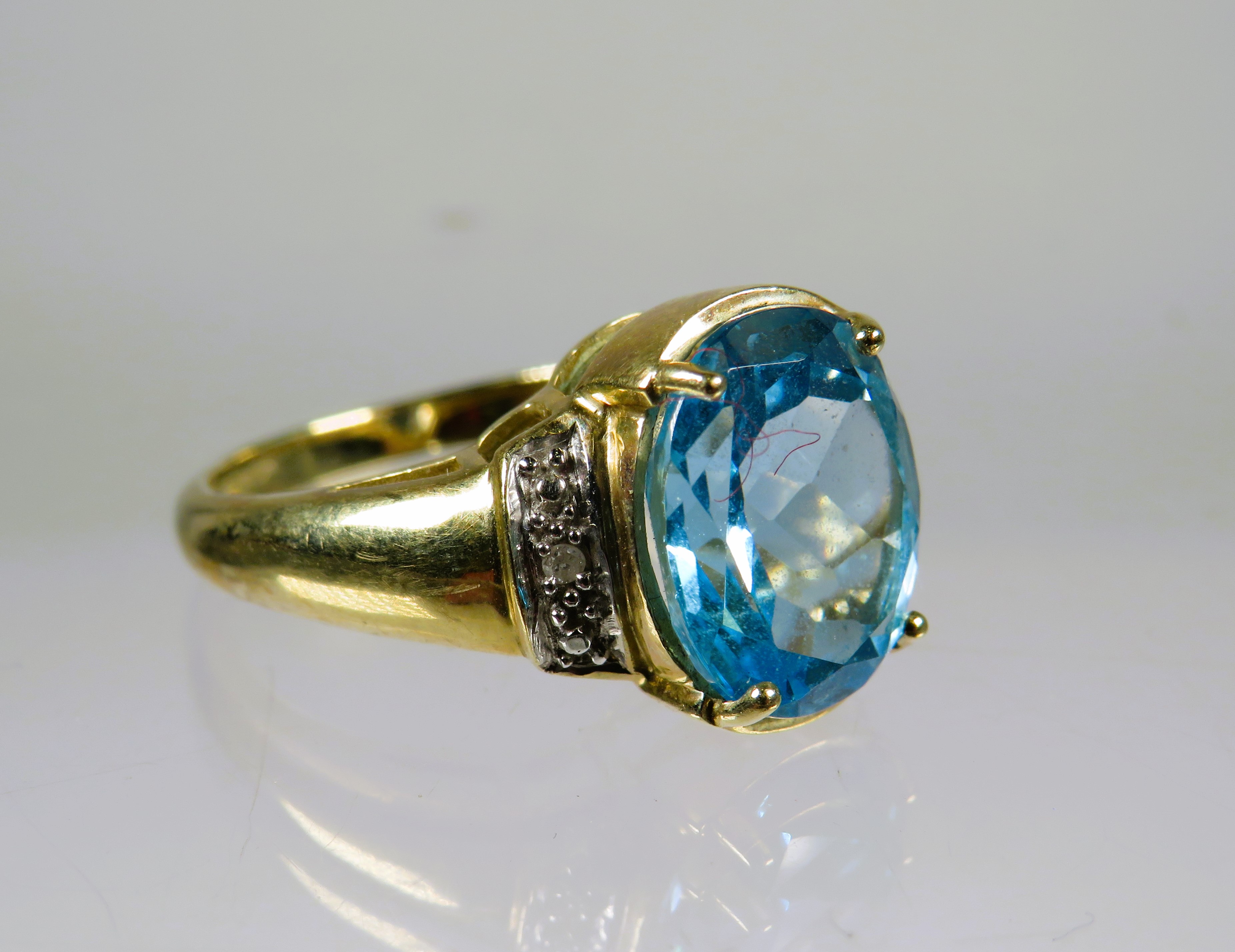 9ct Yellow Gold Ring set with a lovely large Topaz which measures 12 x 8 mm with melee Diamonds to t - Image 2 of 3