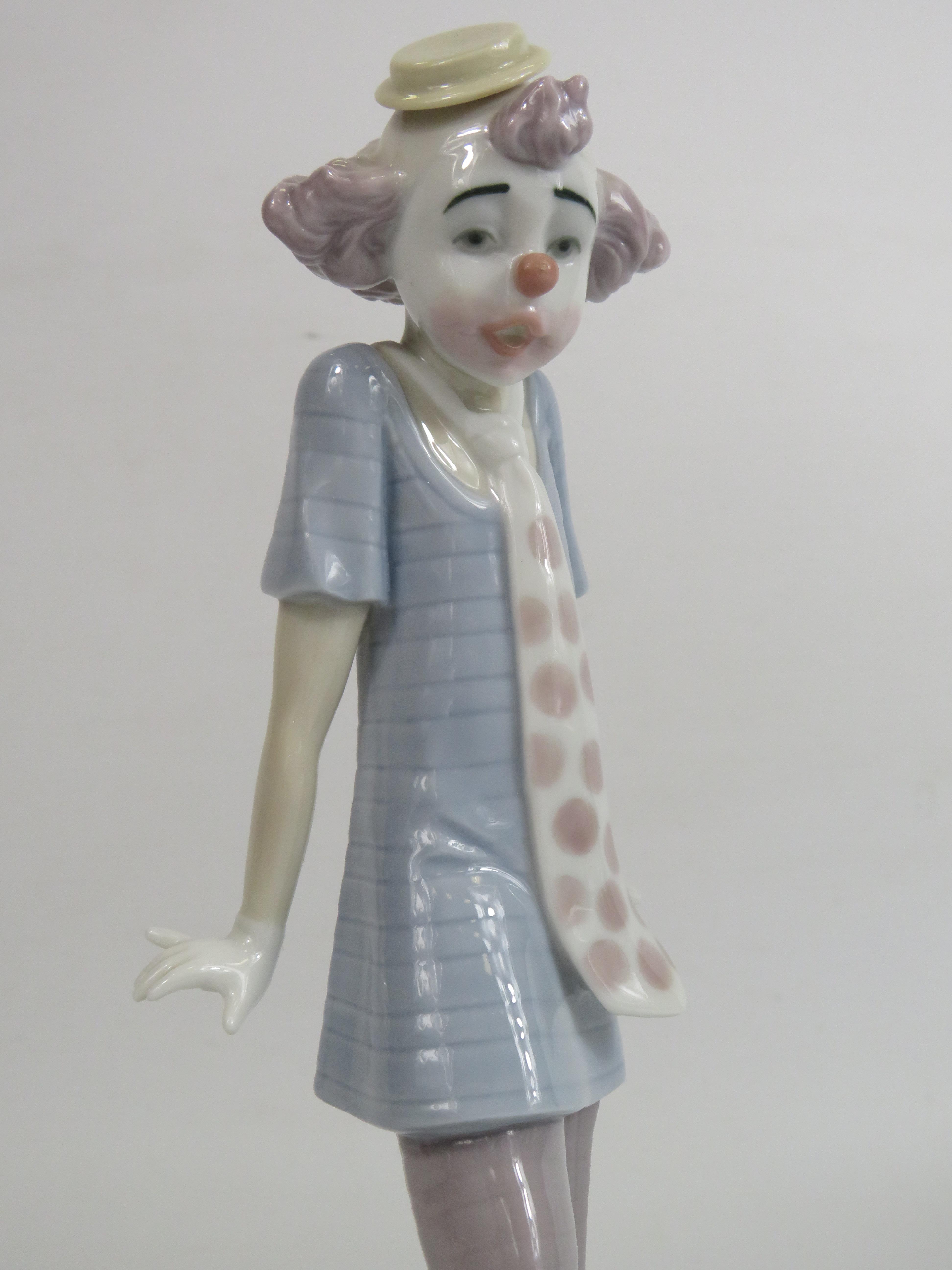 Lladro clown figurine model no 6916, 23cm tall with box. - Image 2 of 4