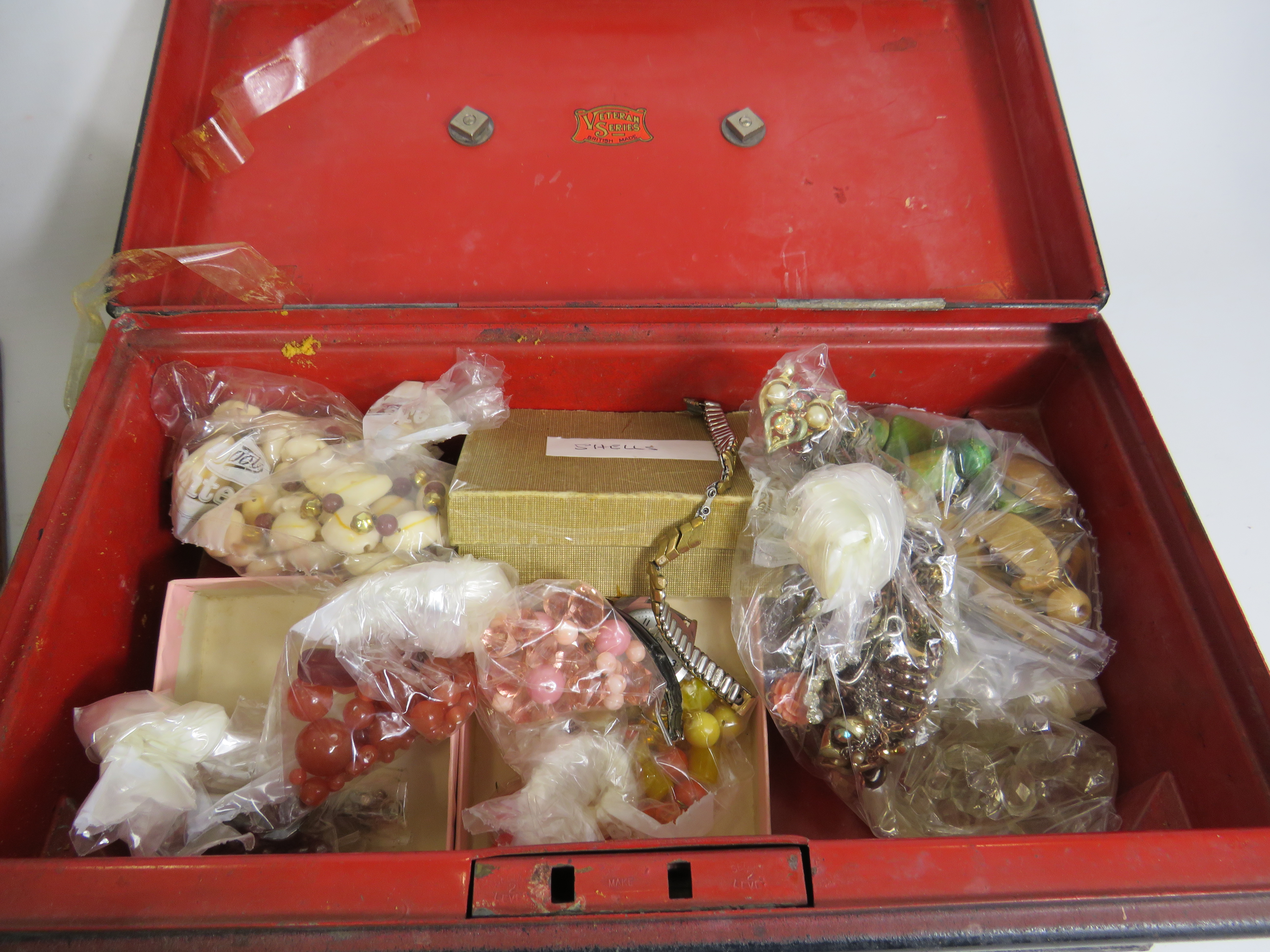 Mixed lot to include a wooden storage box, Betty Crocker menu card box and a cash tin containing - Image 4 of 5