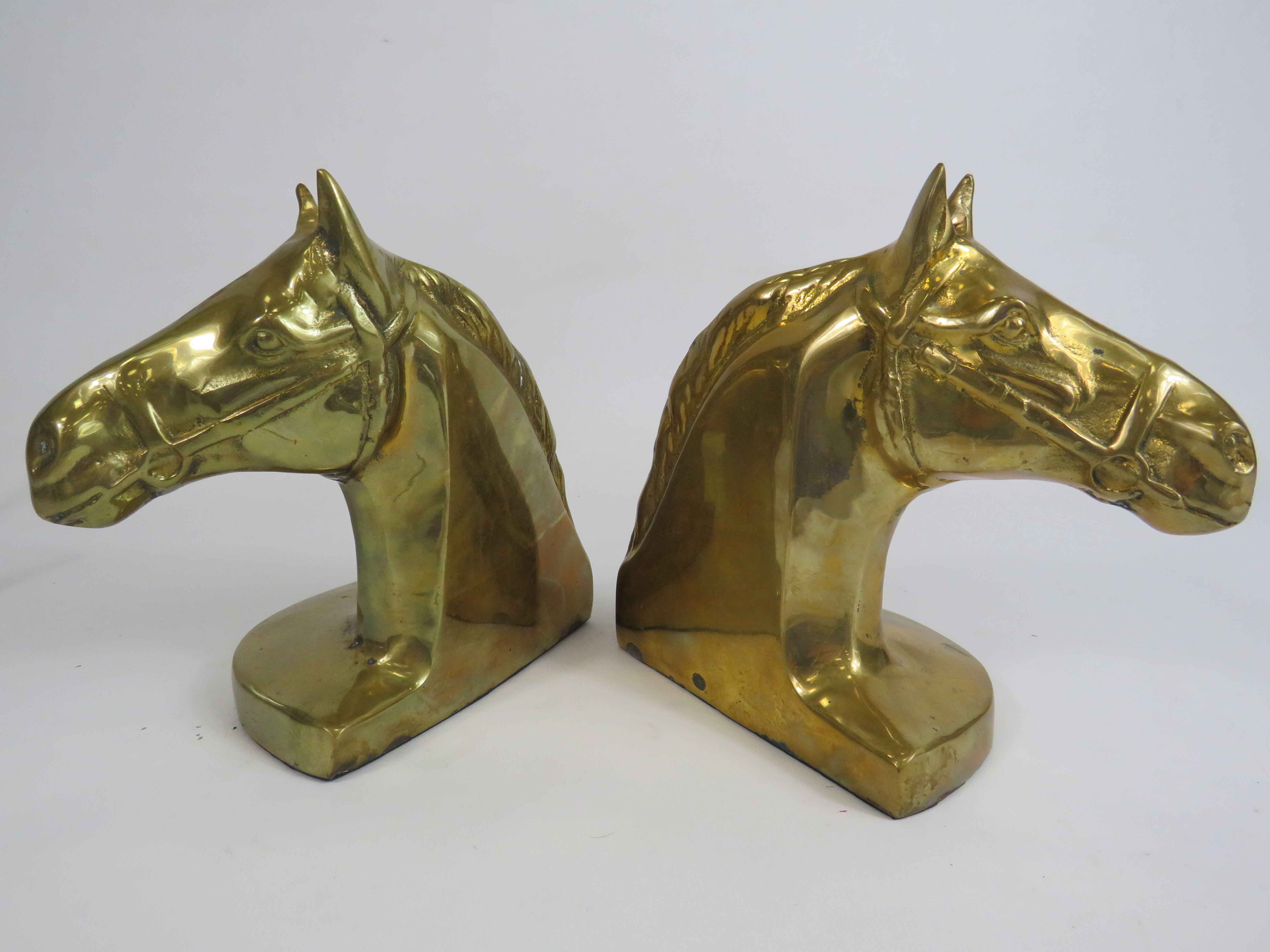 2 Brass horse head book ends, 16cm tall and 13cm by 9cm. - Image 2 of 2