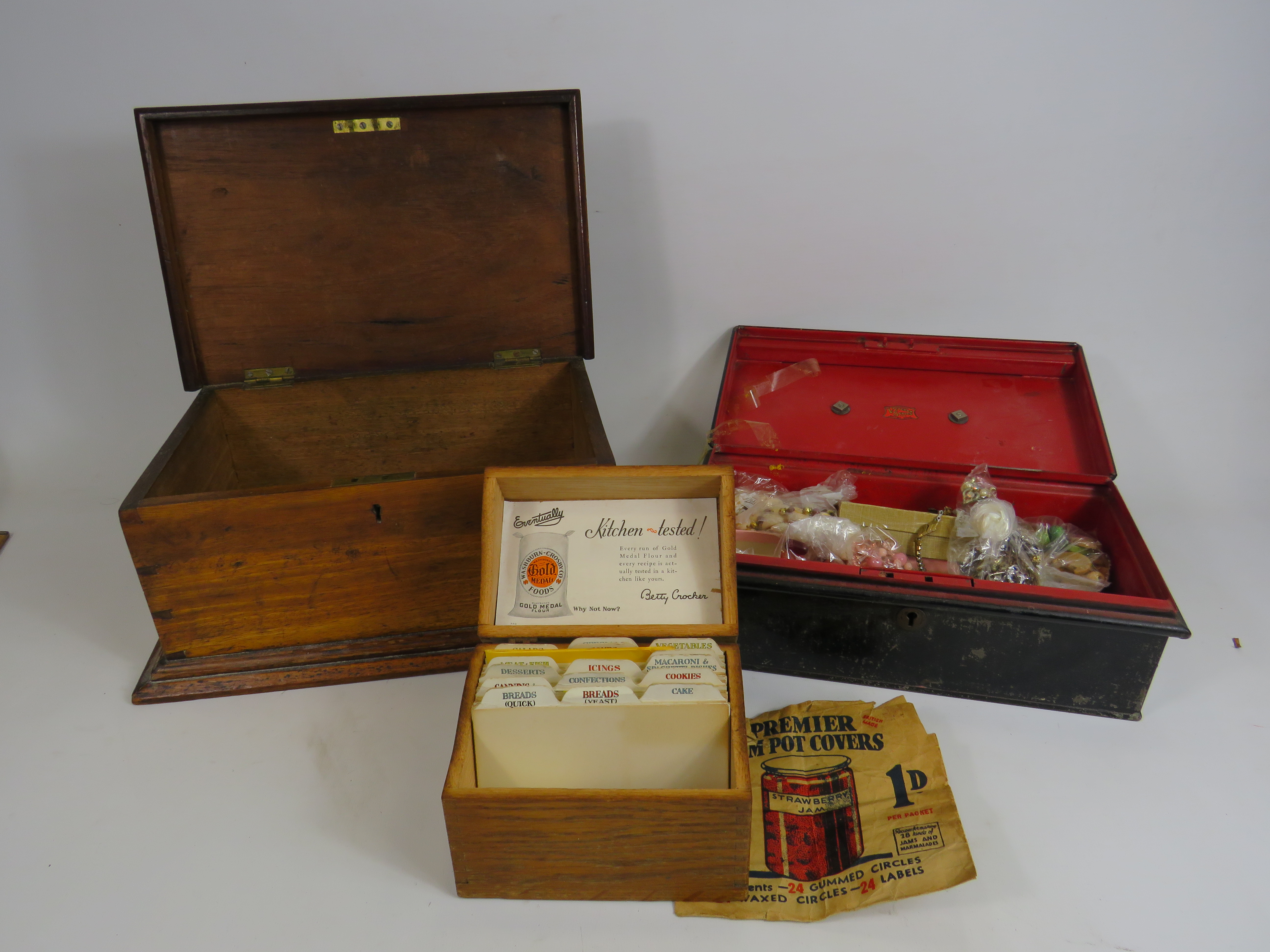 Mixed lot to include a wooden storage box, Betty Crocker menu card box and a cash tin containing - Image 2 of 5