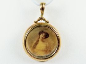 Victorian 9ct Gold Watch fob or pendant set with a glass front and photos. Measures approx 25mm.