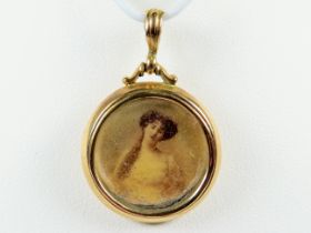 Victorian 9ct Gold Watch fob or pendant set with a glass front and photos.   Measures approx 25mm.  