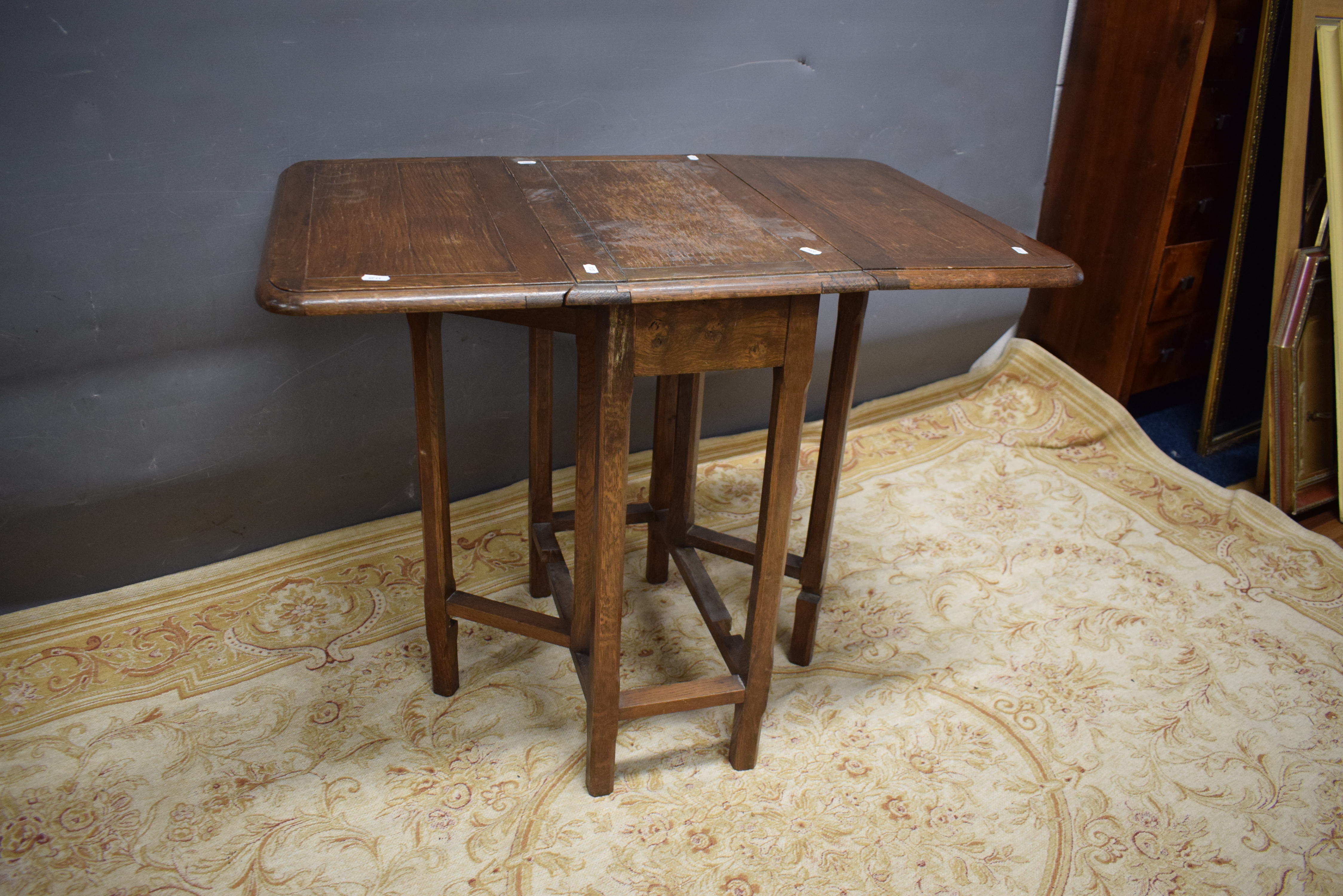 Oak Gate leg drop leaf table .  See photos. S2 - Image 2 of 2