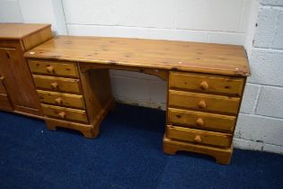 Pine kneehole dresser with four drawers to each side Measures approx H:28 x W:59 x D:17 inches. See