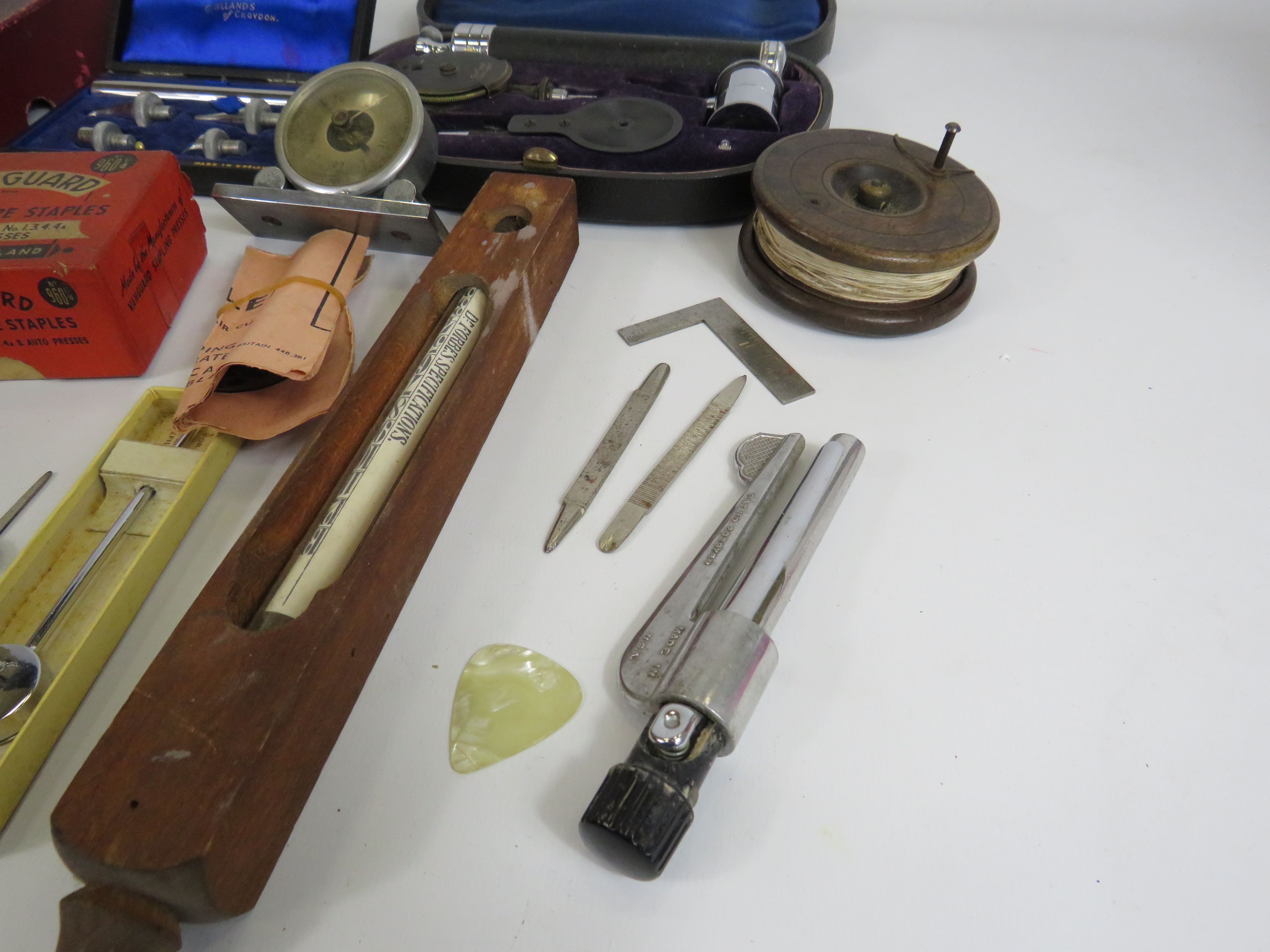 Mixed collectables lot including medical instruments, vintage yo-yo etc. - Image 5 of 7