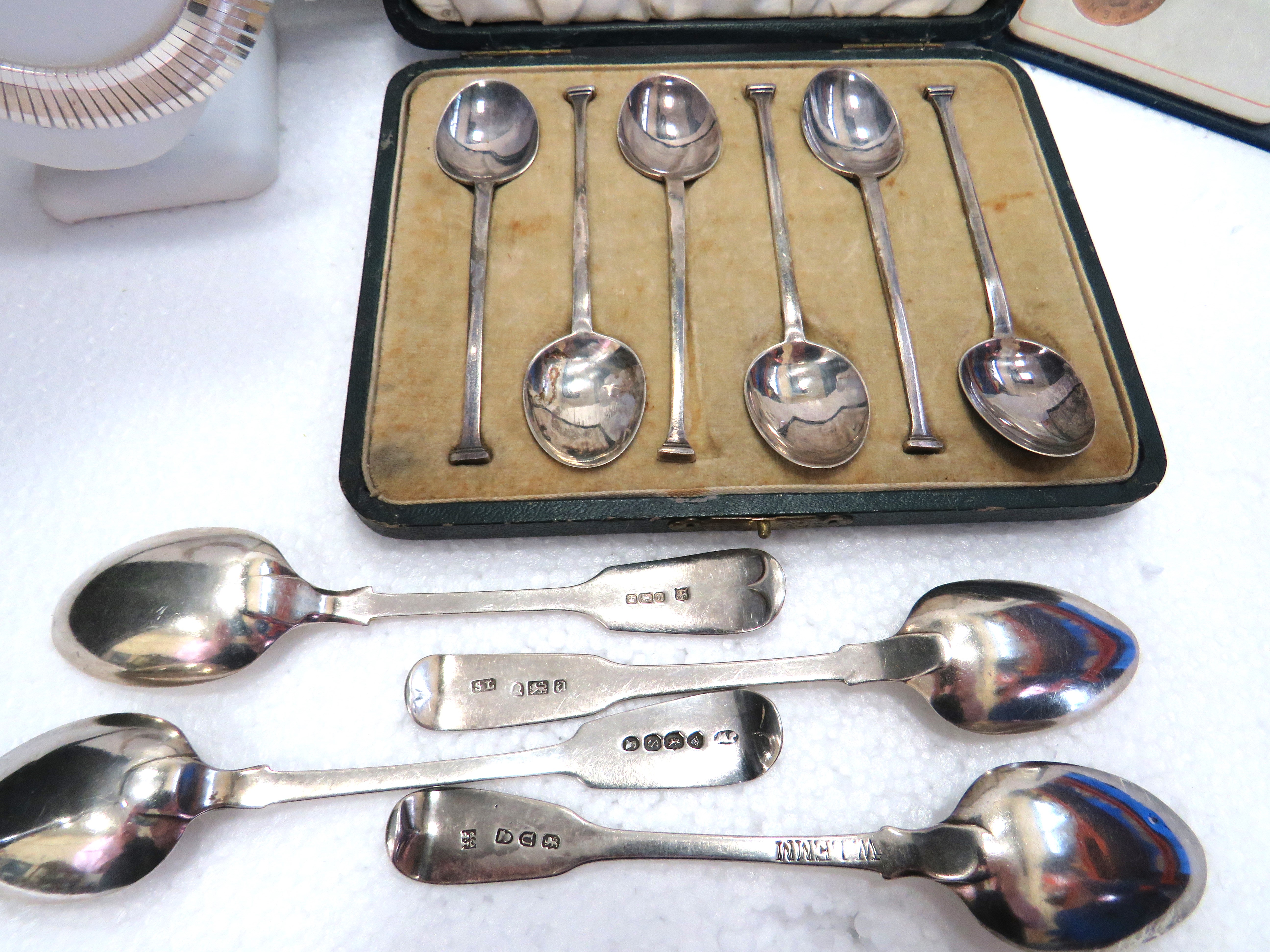 Mixed Silver lot to include a silver necklace with case, boxed silver coffee spoons and a boxed hall - Image 2 of 3