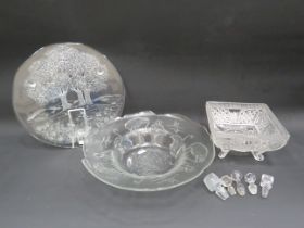 Mixed glass lot including a cake plate and a large french glass bowl decorated with Flamingos.