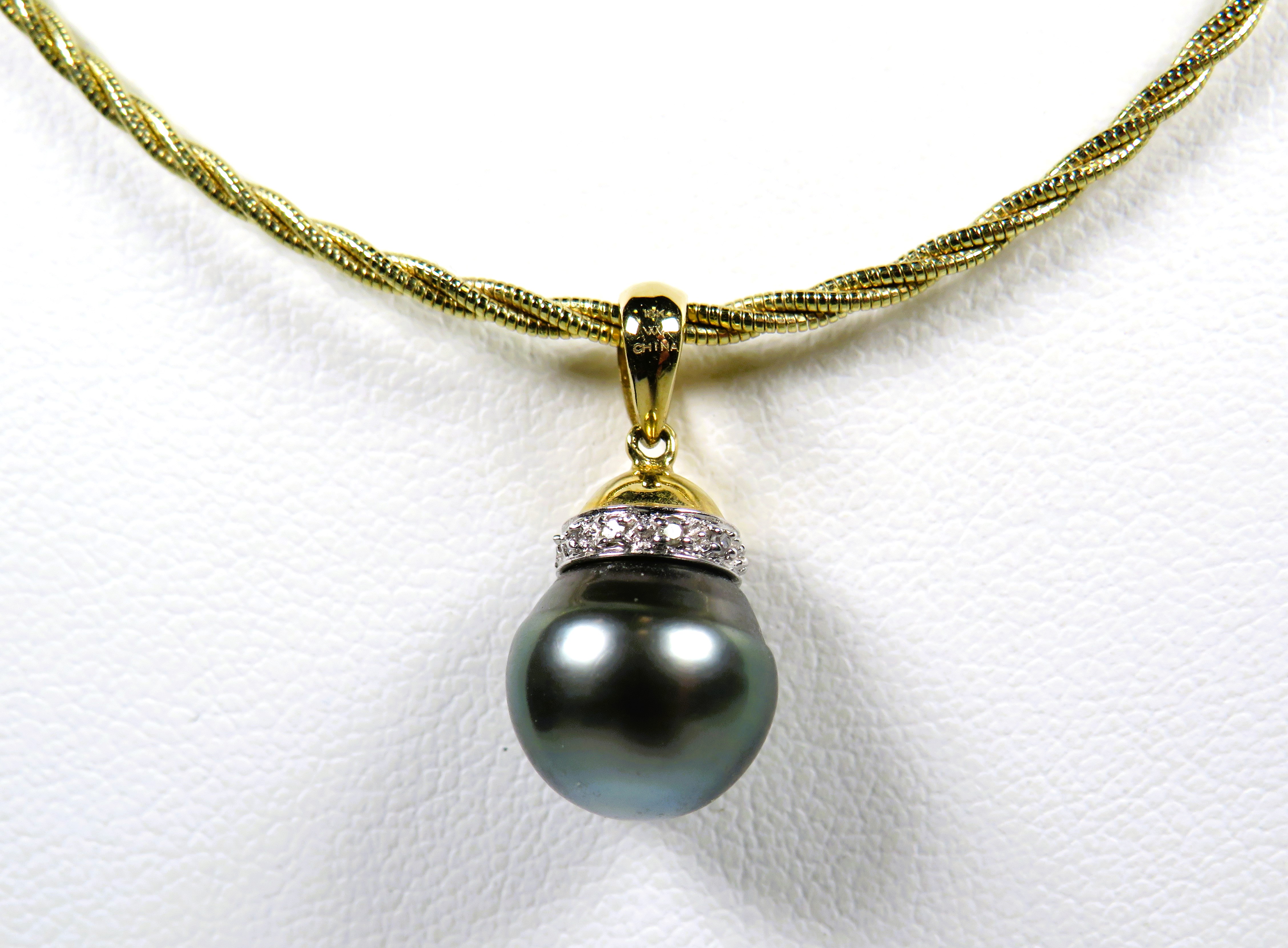 9ct Yellow Gold Pendant set with a Dusky 10mm Pearl and Diamond surround hung on an 18inch 9ct Twist - Image 2 of 2