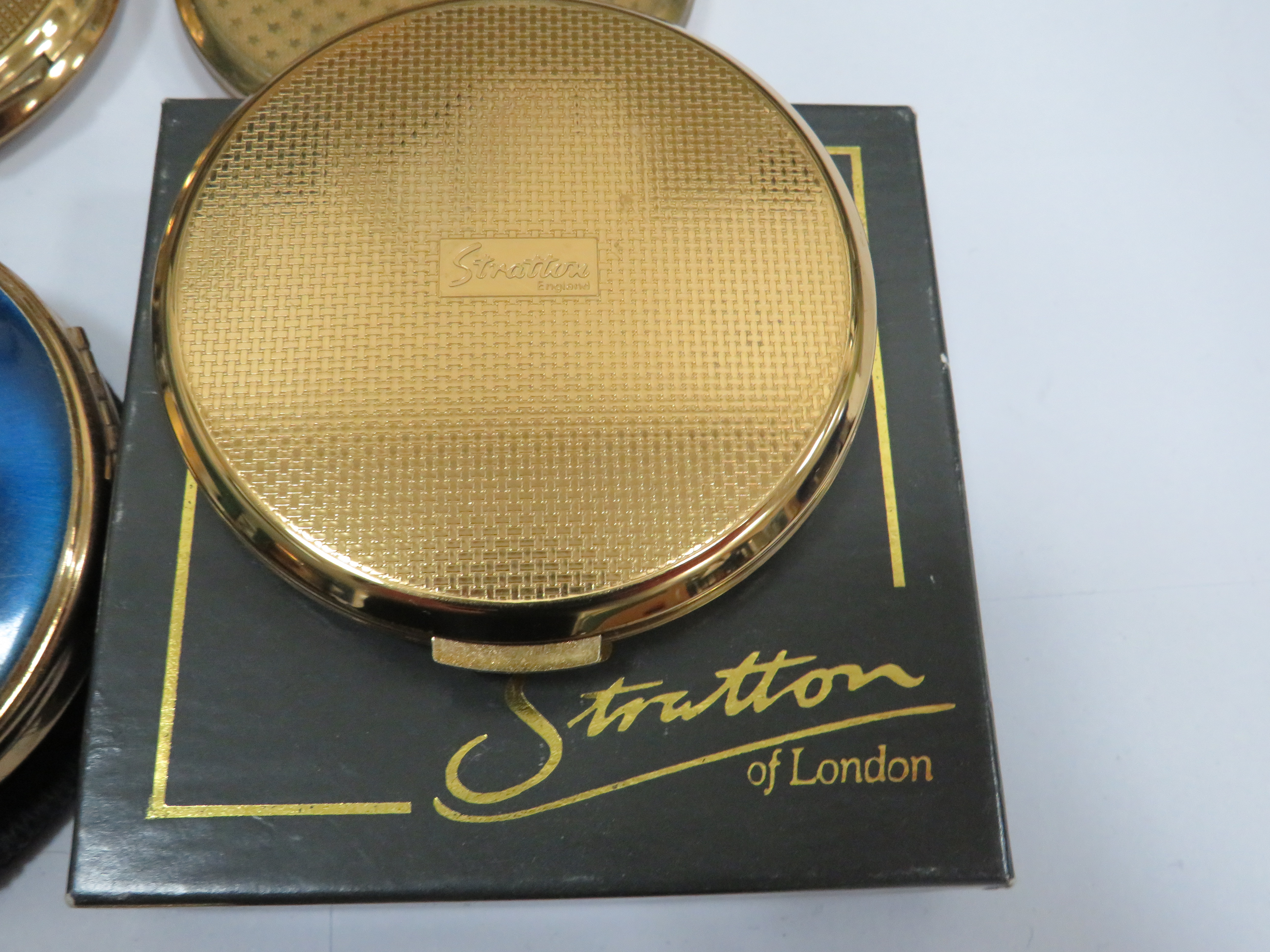 Selection of Vintage compacts, many by Stratton. See photos.  - Image 5 of 7