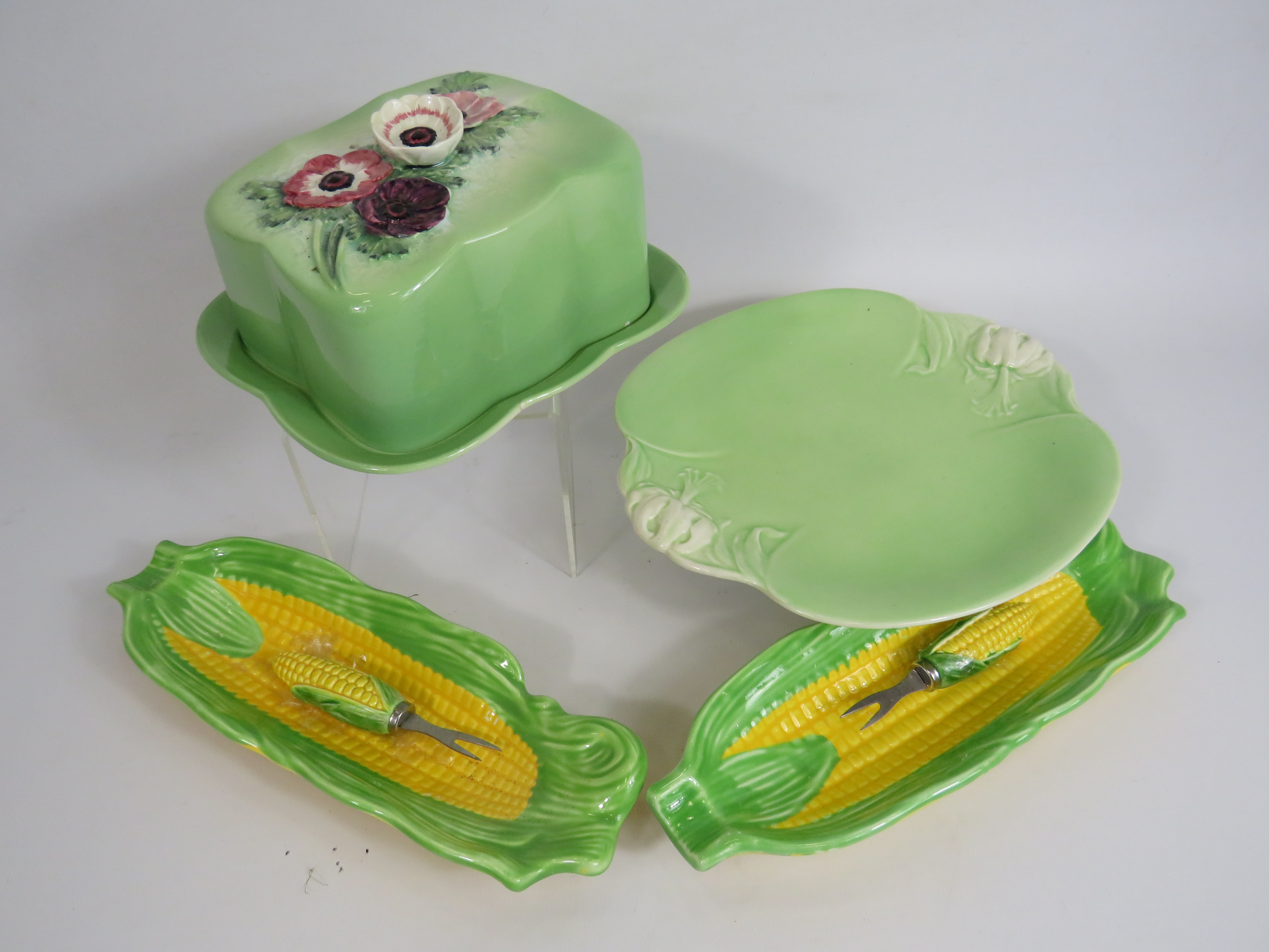 Beswick art deco butter dish, Royal Winton cake plate and Two corn on the cob dishes with forks. - Bild 2 aus 2