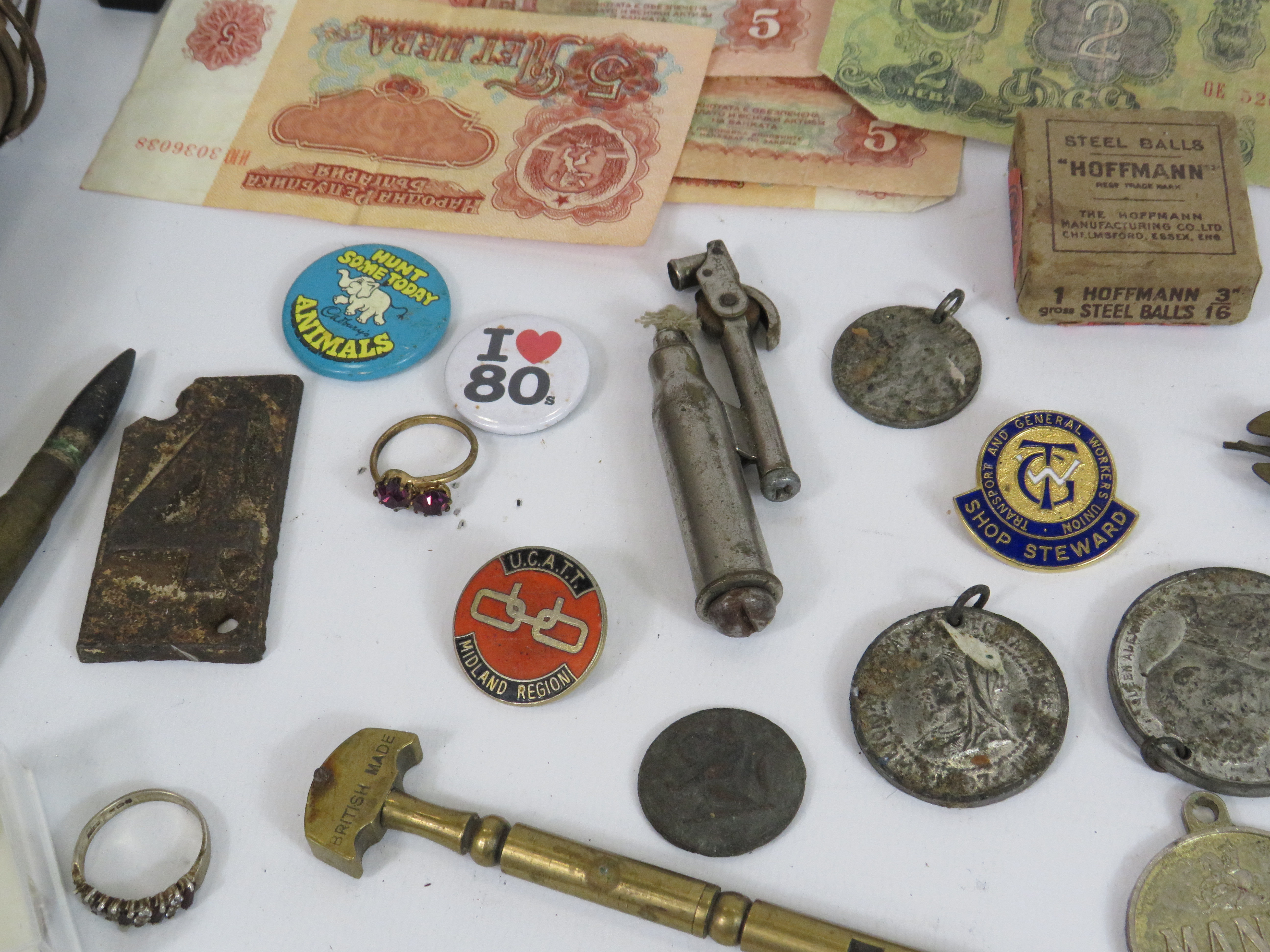 Mixed collectables lot including lighter, medals, tokens, banknotes, pencils and some silver items. - Image 5 of 7