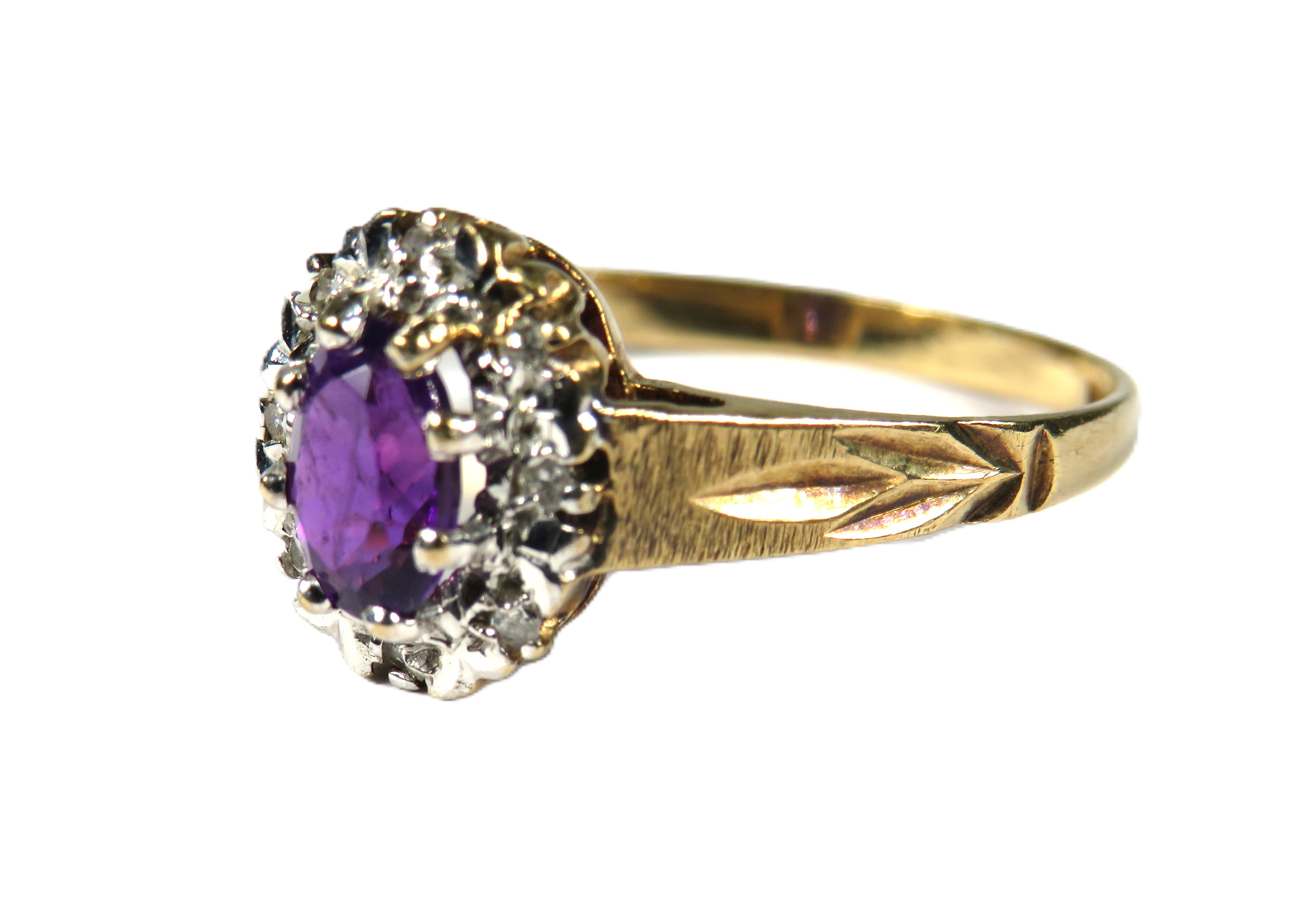 9ct Yellow Gold Ring set with a central  Sapphire and surrounded by Melee Diamonds.  Finger size 'O' - Image 3 of 3