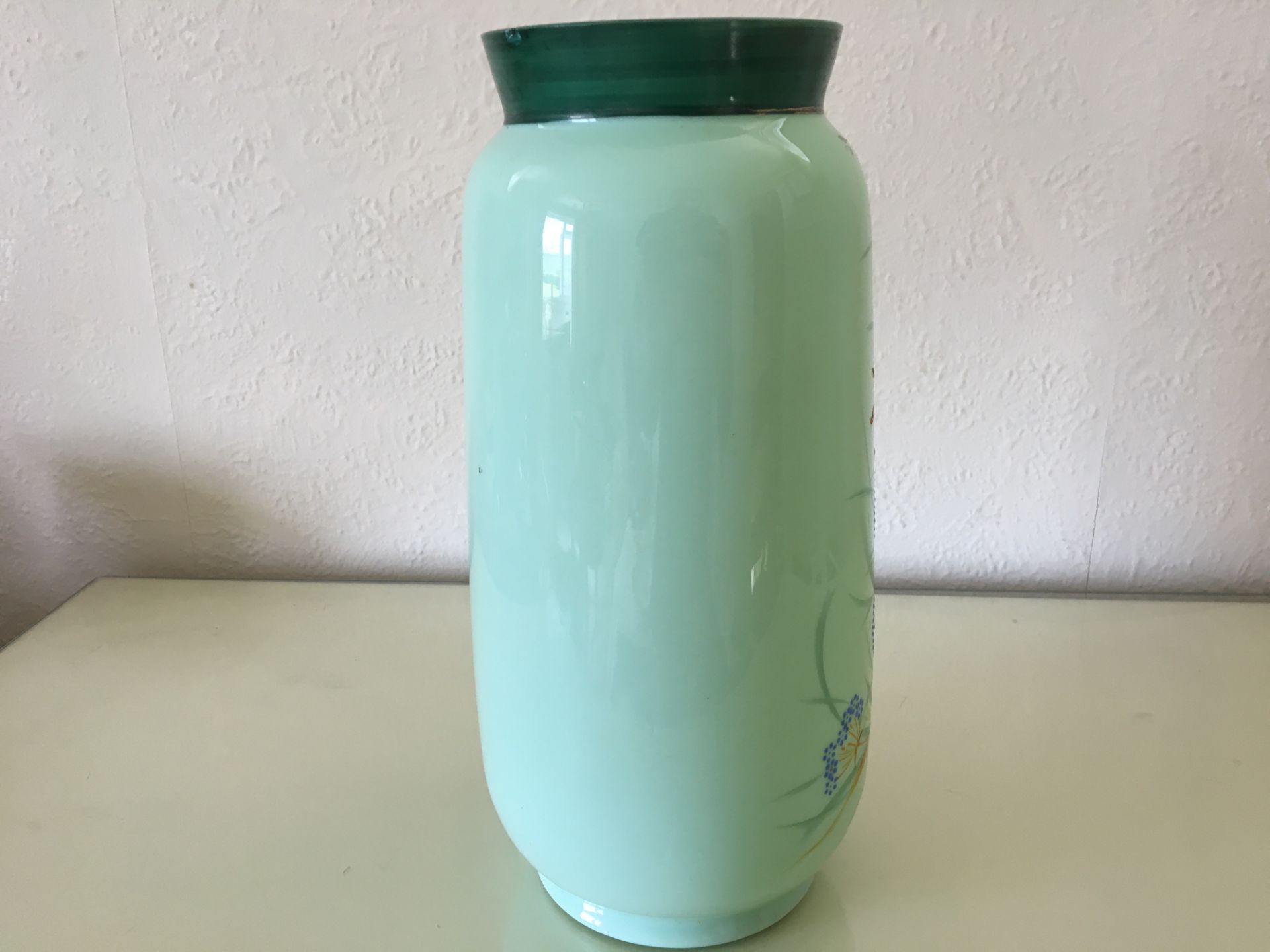 Victorian Hand-Painted Opaline Glass Vase with UV Glow - Bild 3 aus 12