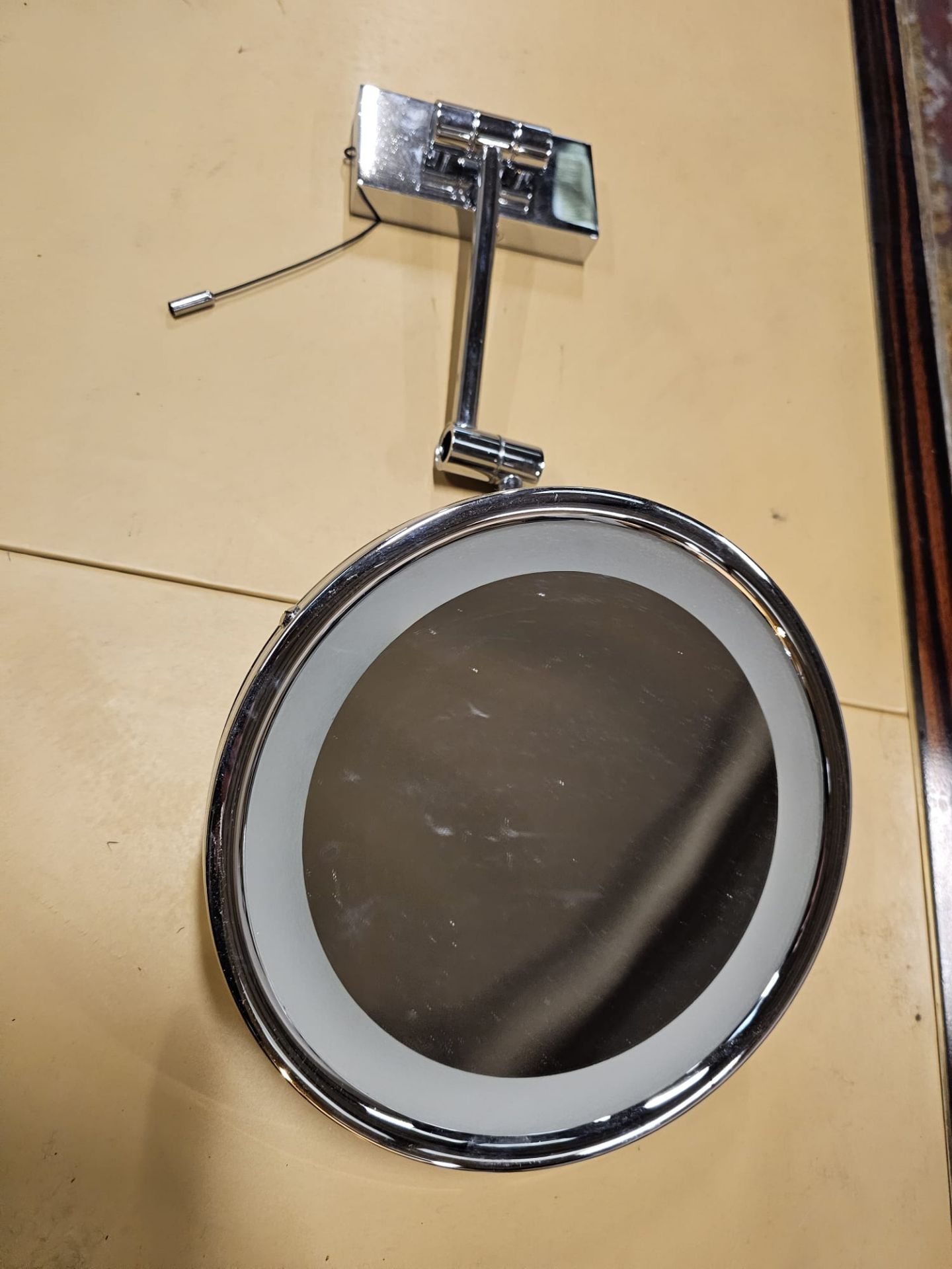 LED Illuminated Magnifying Vanity Mirror For Bathroom Round Ingress Protection Rating IP44