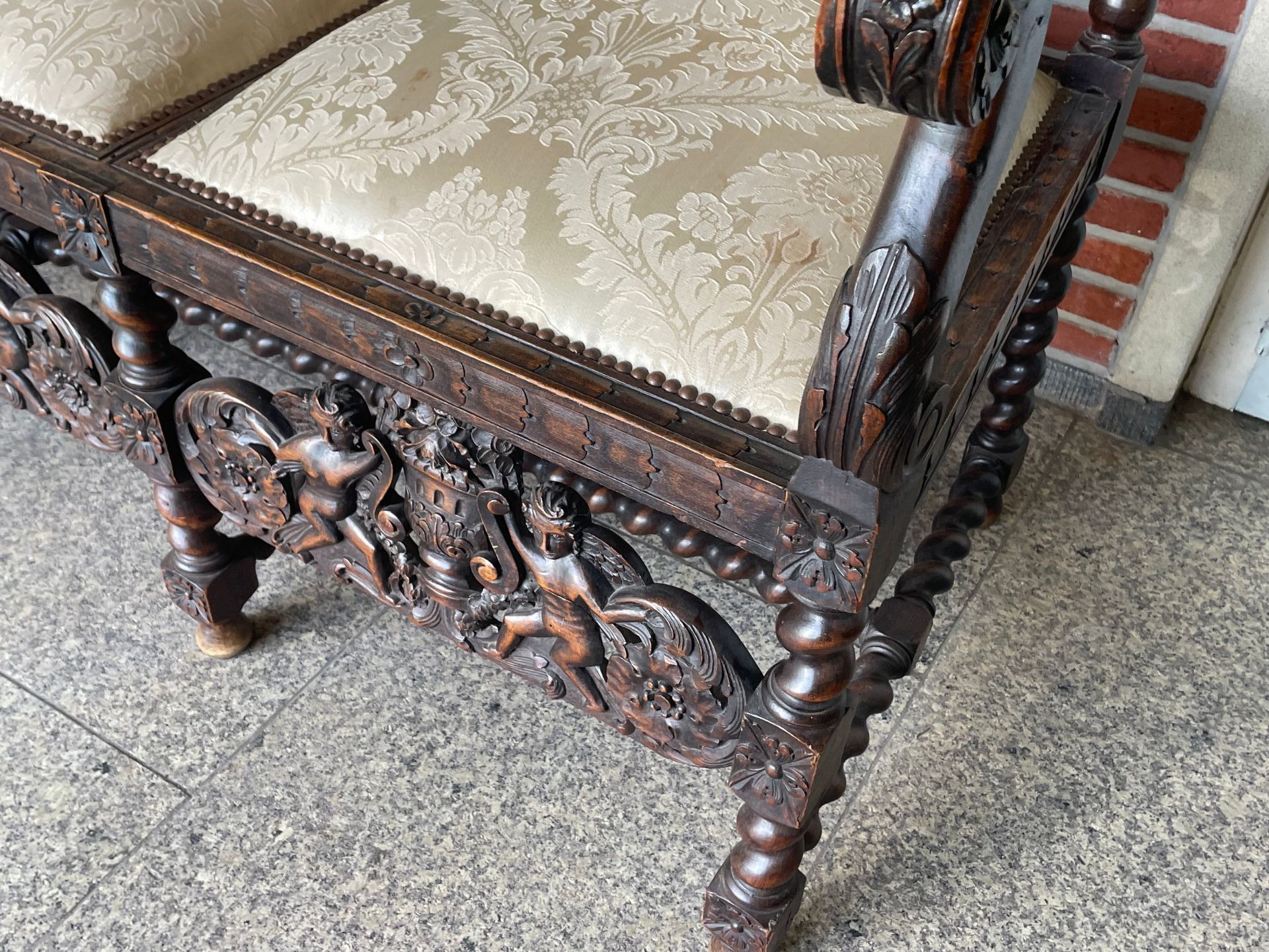 Heavily Carved  settee in late 17th century style. With Cherub Decoration Sofa  The triple-chair - Image 6 of 7