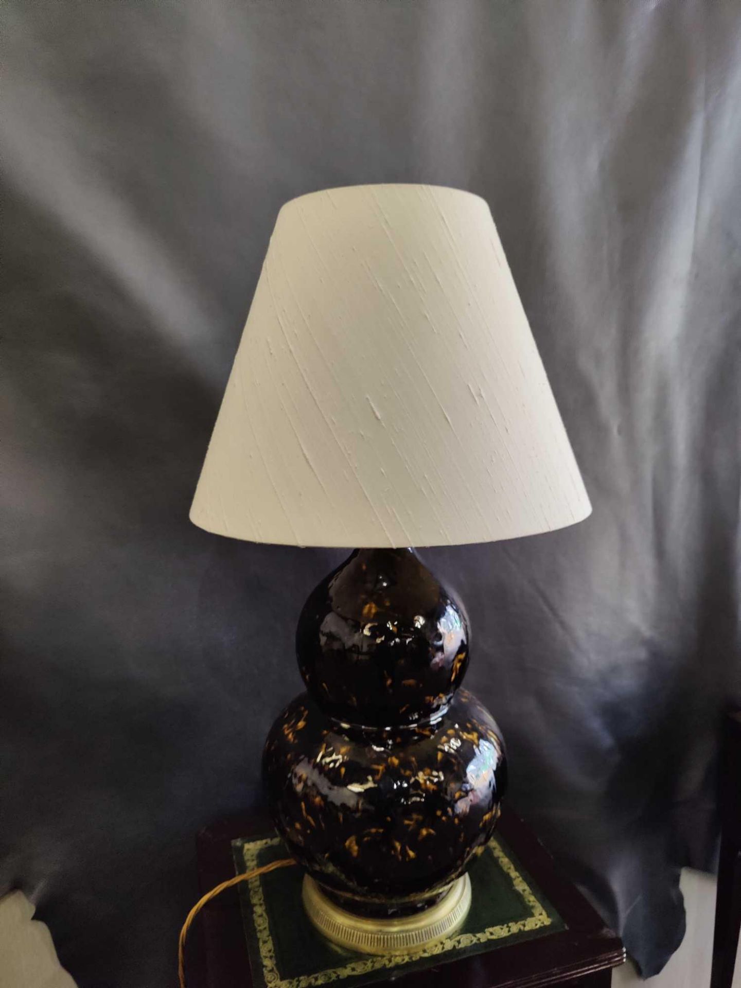 Heathfield And CO Double Gourd Silver Silhouette Table Lamp With Cream Pleated Lamp Shade 70cm - Image 2 of 4