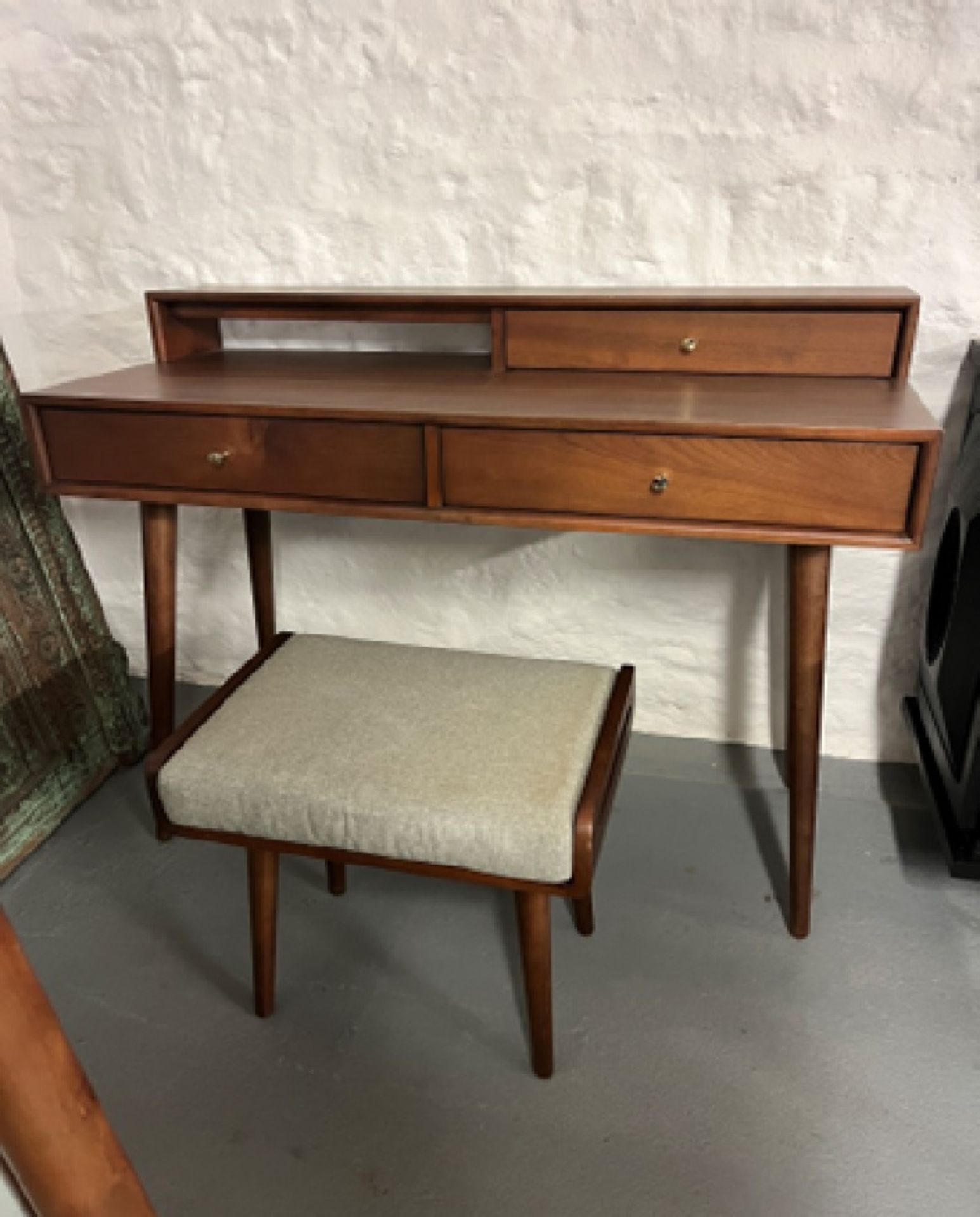 Bailey Desk and Stool Stylish deep brown tones and a smooth finish make this dressing table/desk