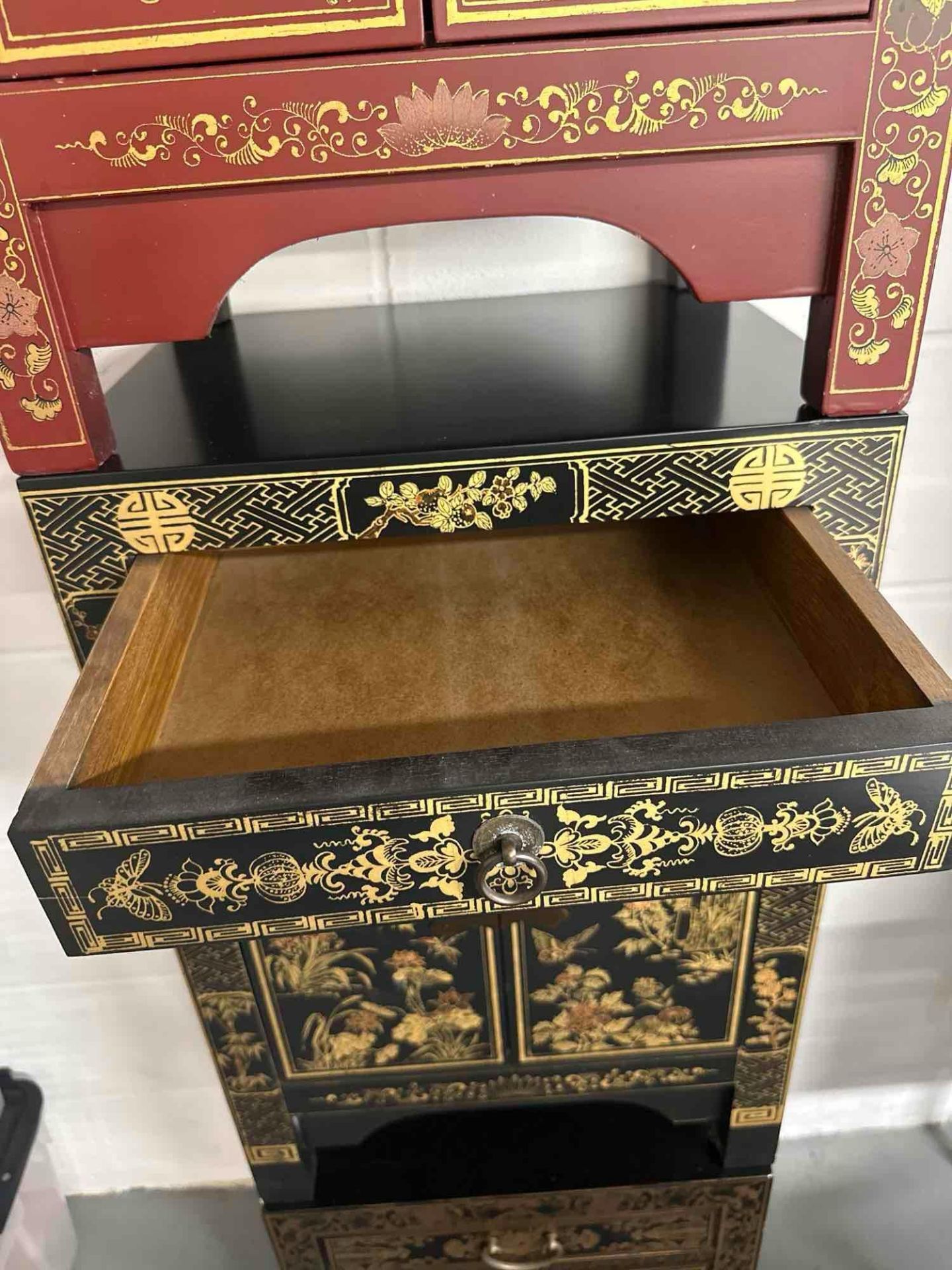 Chinese Lacquered Side Cabinet The cabinet has figurative panels on the front in lacquered gold - Image 3 of 5