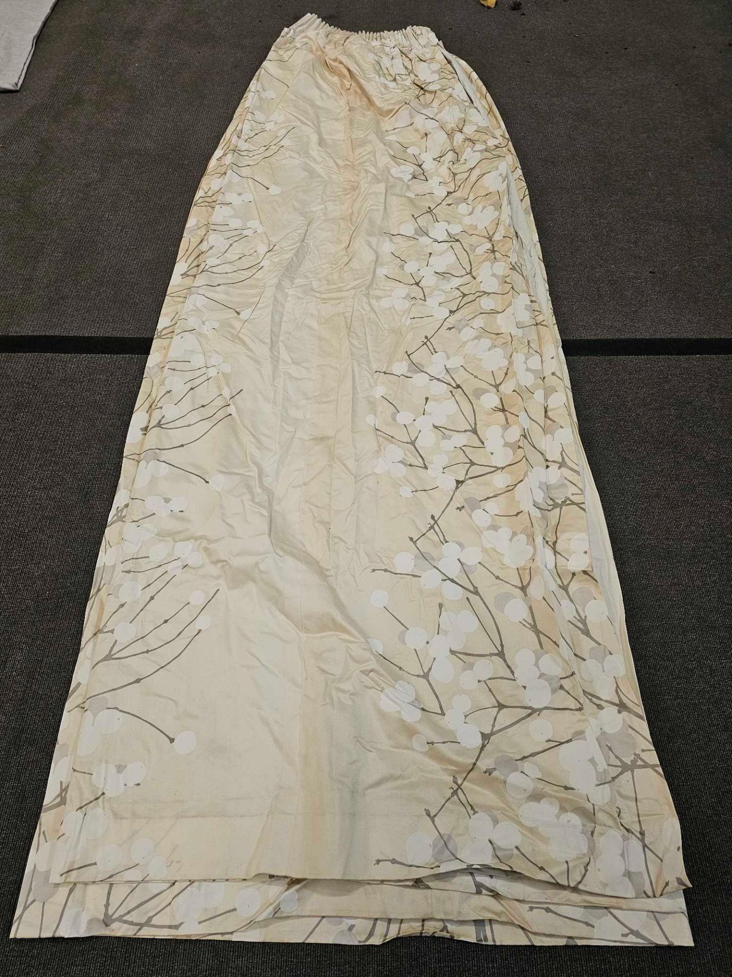 A Pair Of Silk Curtains Twig Flower Pattern Cream Size -cm 174 x 244 Ref Dorch 60