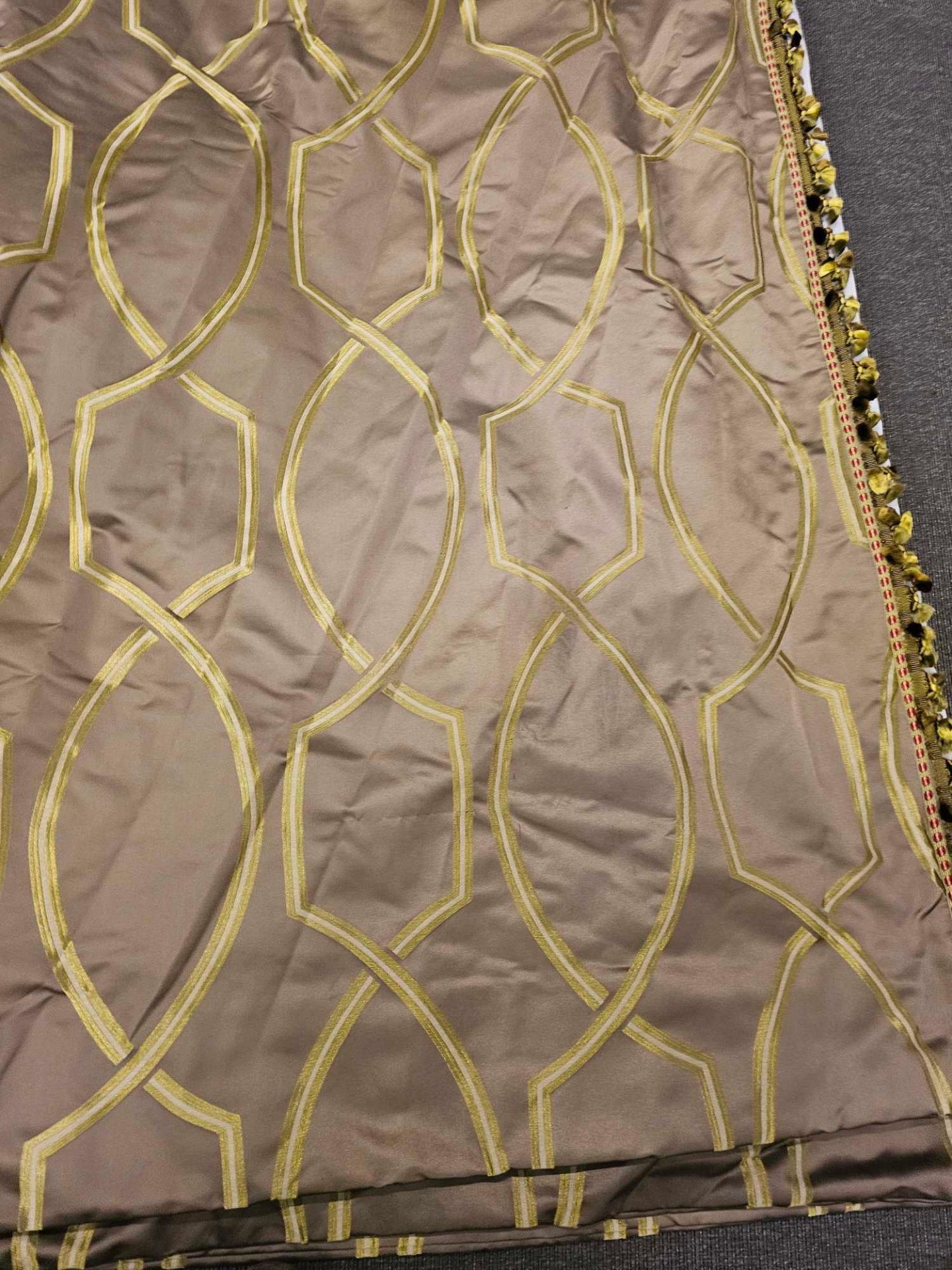 Pair Of Silk Drapes With Green Pattern Circle Jabots Size -cm 268 x 240 Ref Dorch 50 - Image 2 of 3