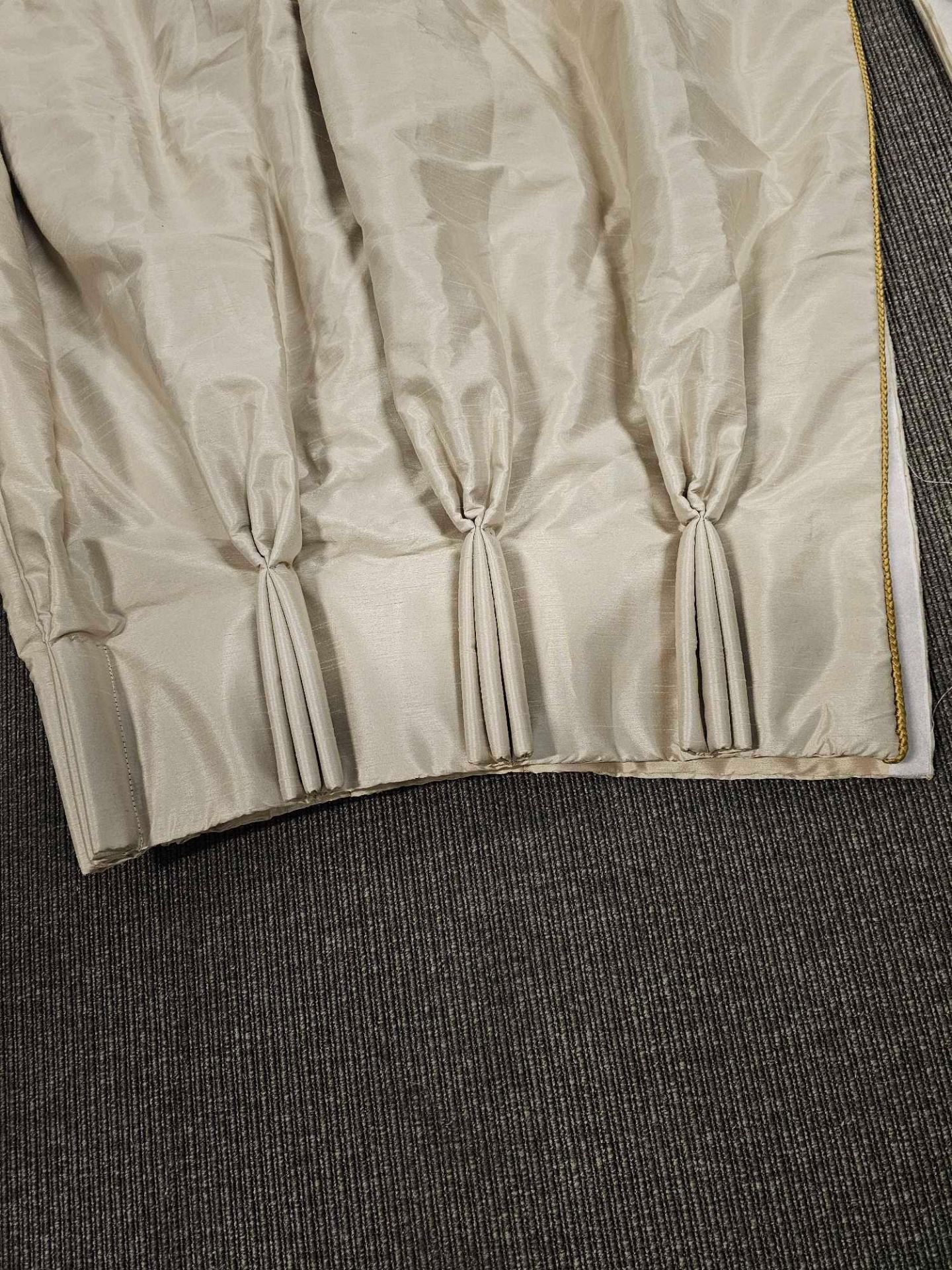 Single Silk Drape Champagne Gold Piping Size -cm 103 x 278 Single Silk Drape Champagne Gold Piping - Image 3 of 4