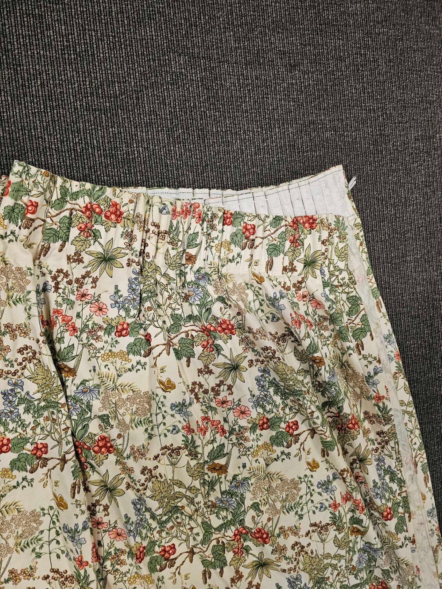 A Pair Of Cotton Flower Curtains Size -cm 174 x 170 Ref Dorch 76 - Image 2 of 3