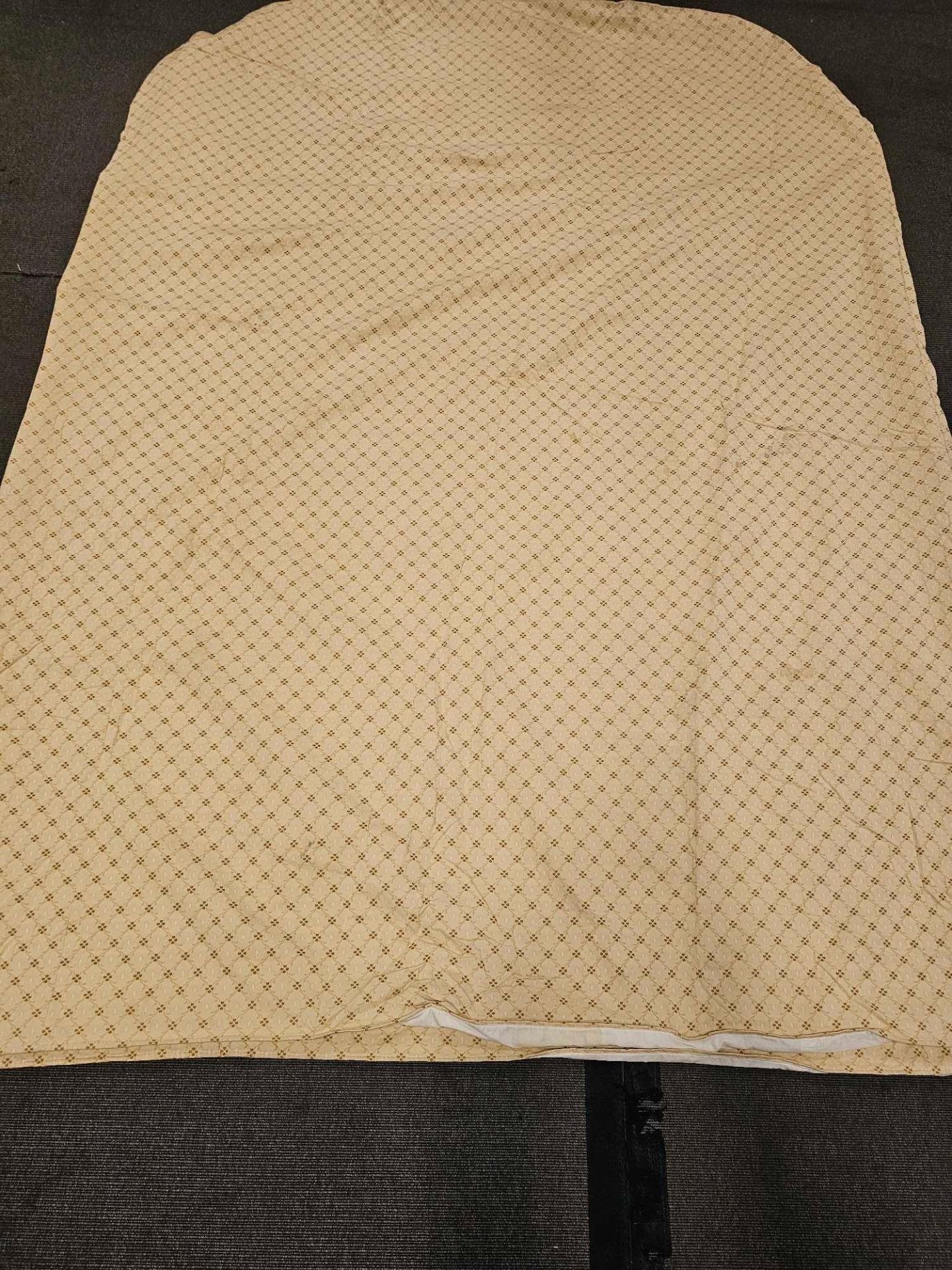 2 x Quilted Bed Toppers Yellow Brown Pattern Size -cm 192 x 265 Ref Dorch 92