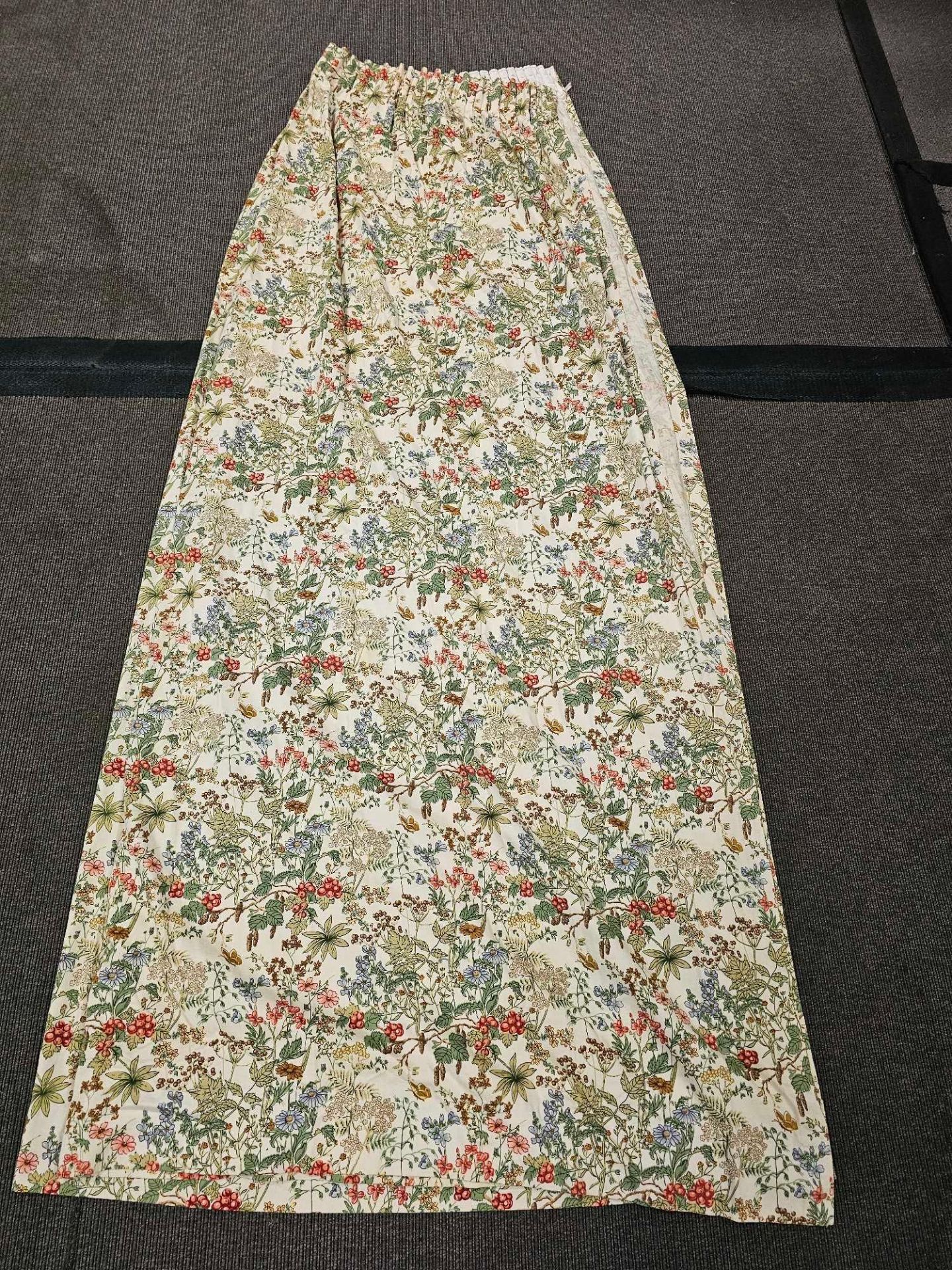 A Pair Of Cotton Flower Curtains Size -cm 174 x 170 Ref Dorch 76