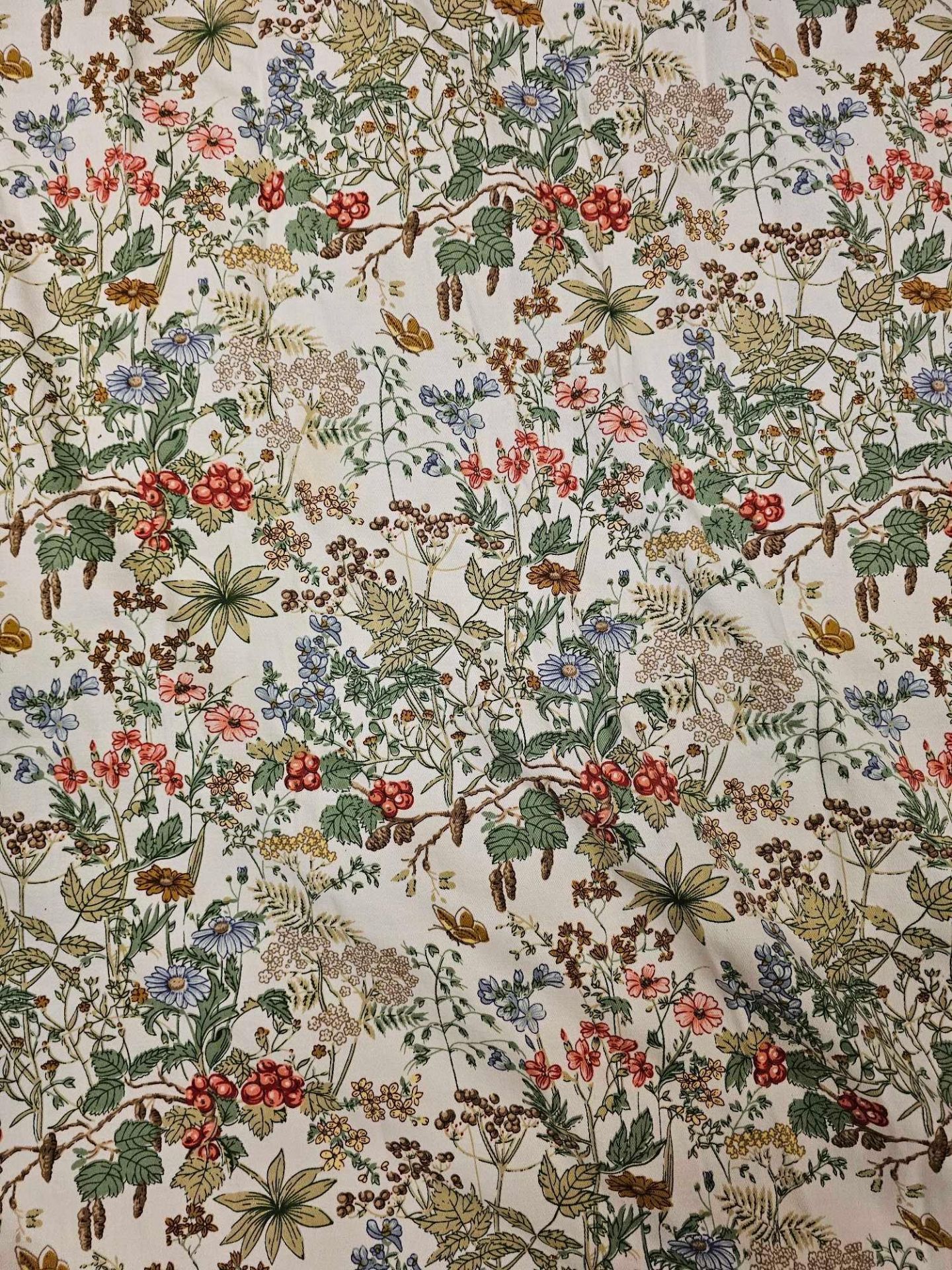 A Pair Of Cotton Flower Curtains Size -cm 174 x 170 Ref Dorch 76 - Image 3 of 3