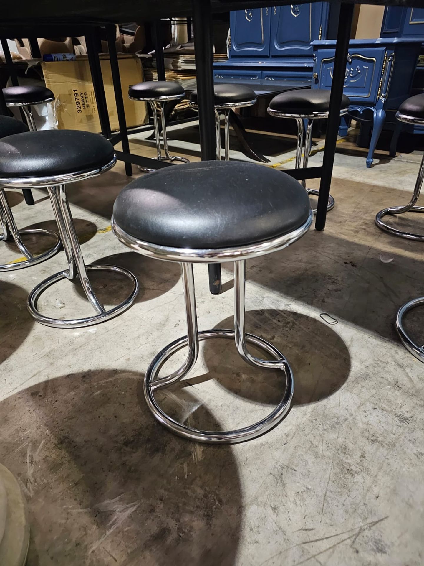 Black Oak Table On Black Metal Frame With 10 Chrome And Black Leather Stools 244x99x87cm - Image 8 of 8