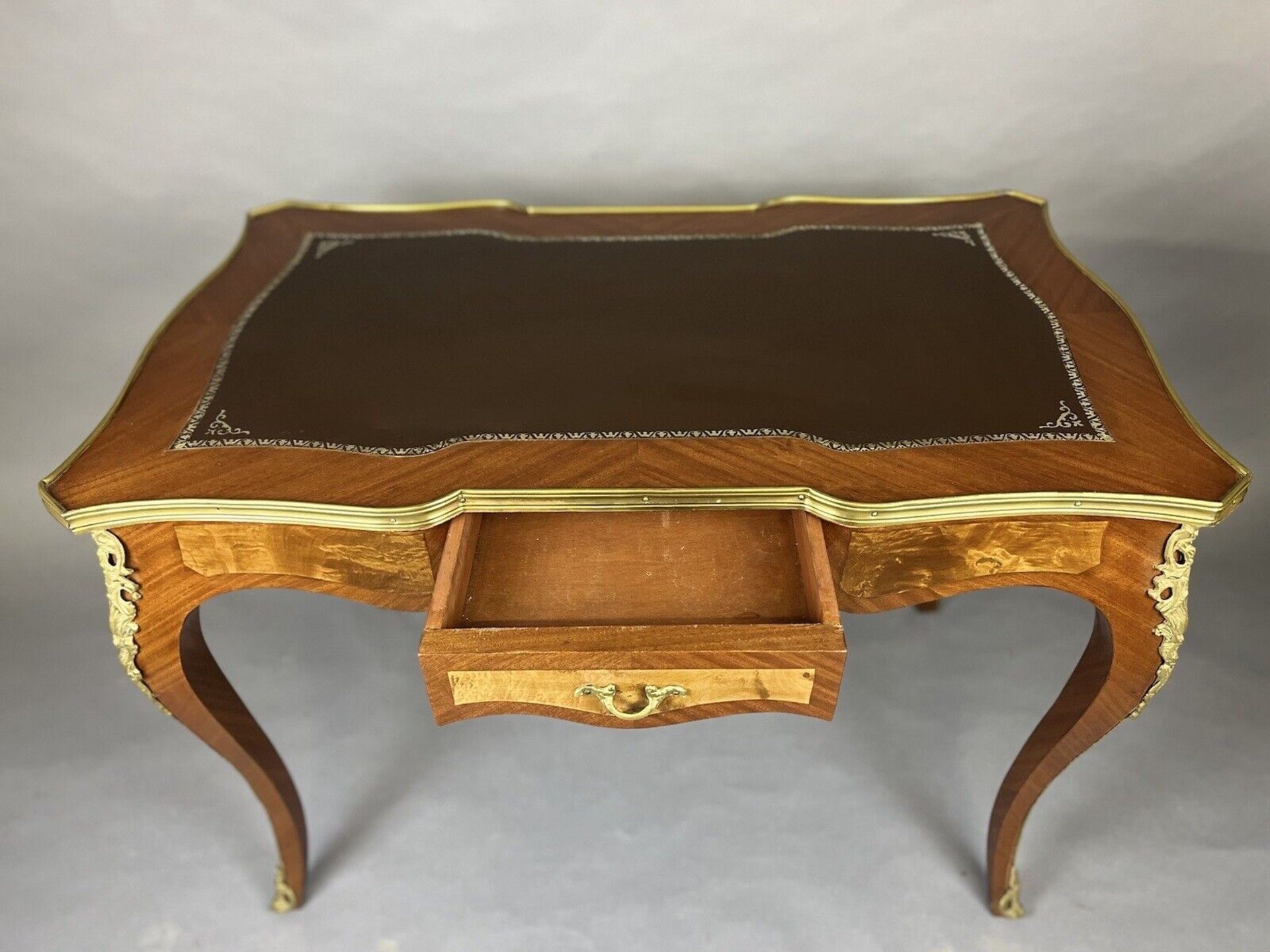 French Louis XV Style Kingwood Leather Inlay Bureau Plat Desk With Gilt Bronze Ormolu The Shaped Top - Image 6 of 7