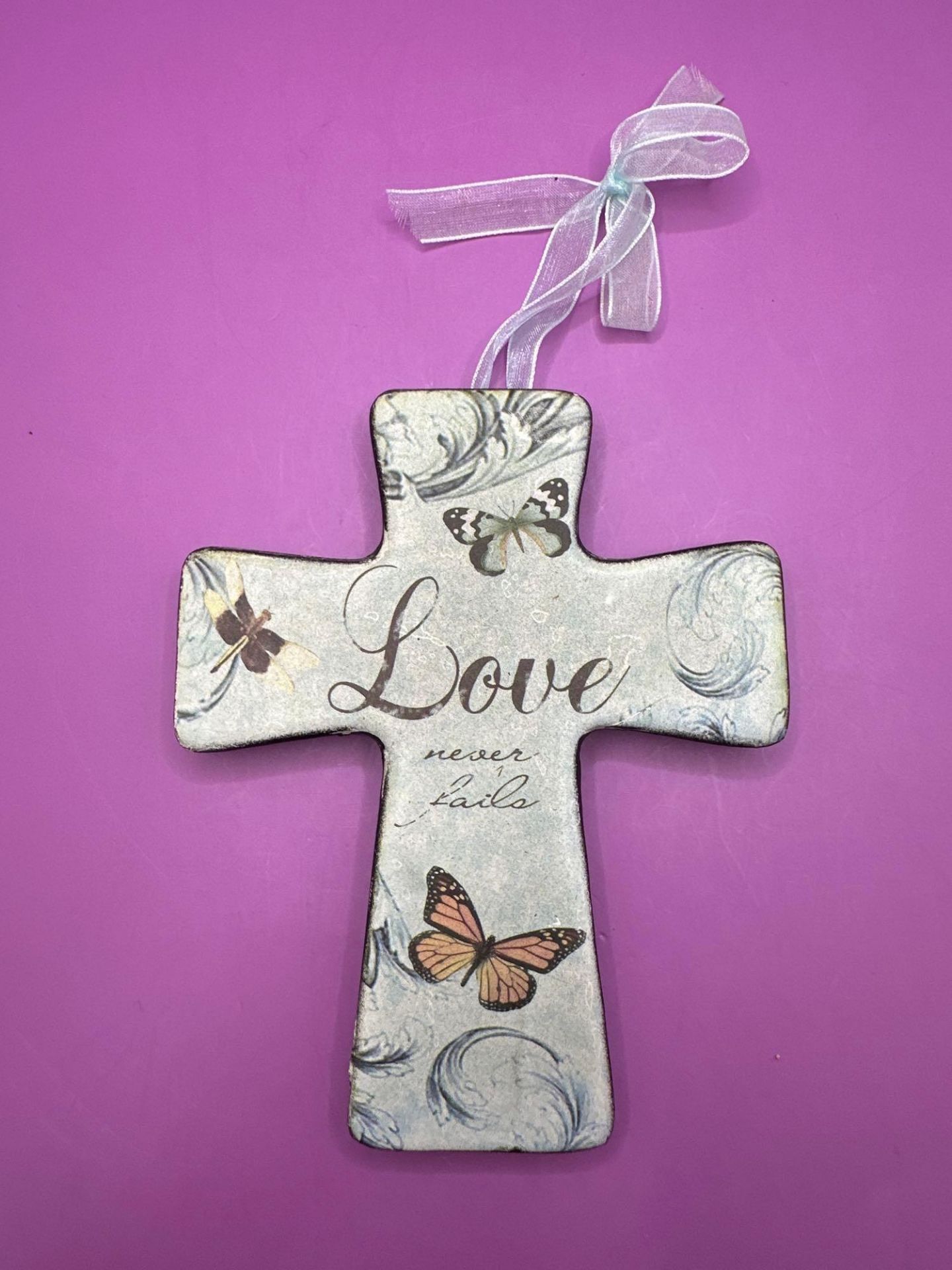 Ceramic Hanging Cross With Quote â€˜Love Never Failsâ€™