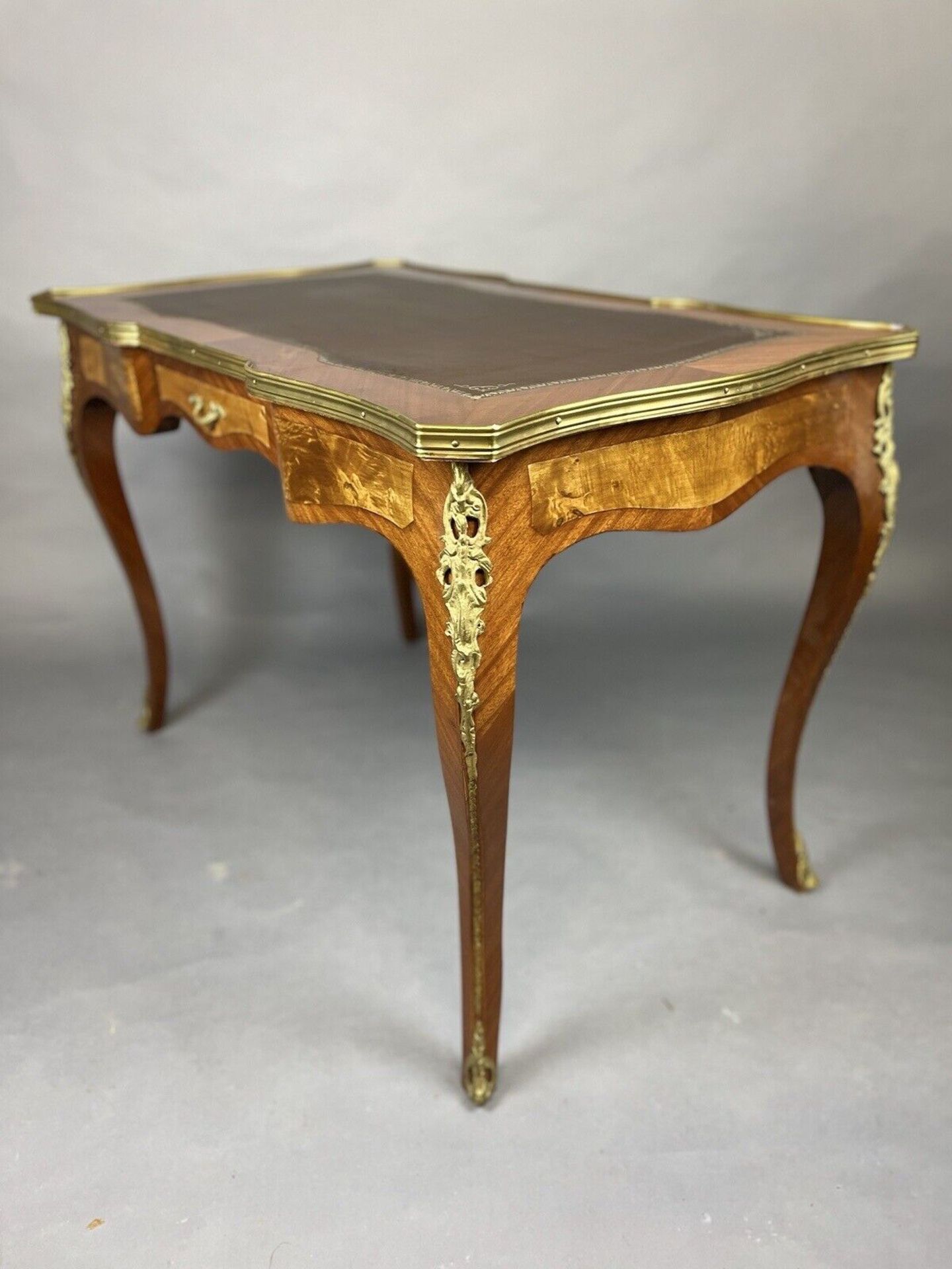 French Louis XV Style Kingwood Leather Inlay Bureau Plat Desk With Gilt Bronze Ormolu The Shaped Top - Image 5 of 7