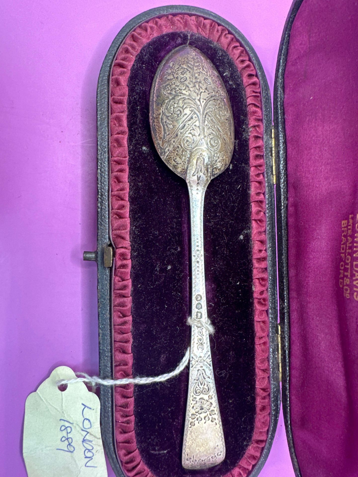 Silver Engraved Hallmarked Spoon With HW In A Edwin Davis Late Allott And Co Bradford Presentation - Bild 4 aus 10