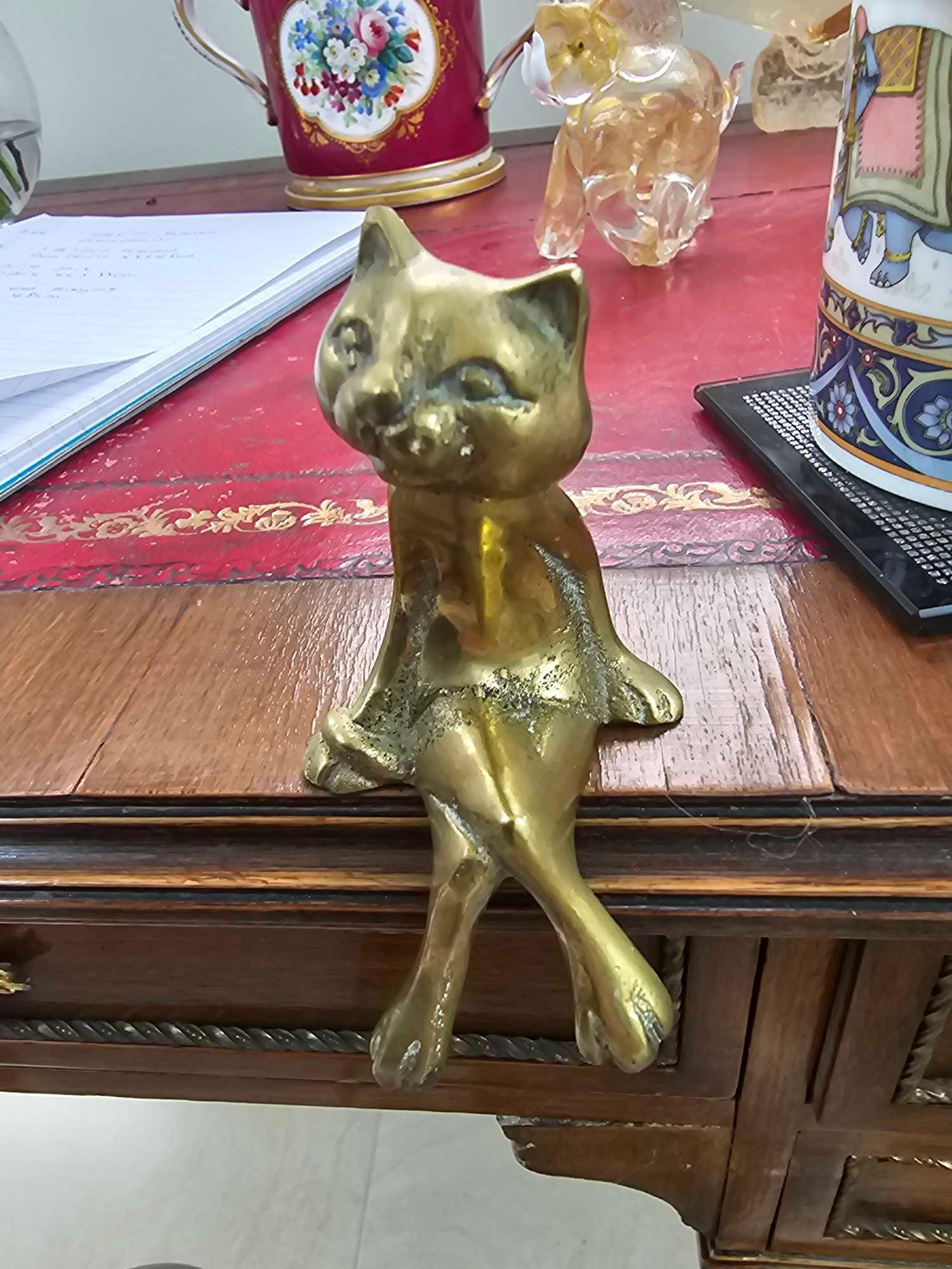 A Brass Decorative Figurine Of A Cat Sitting - Bild 3 aus 3