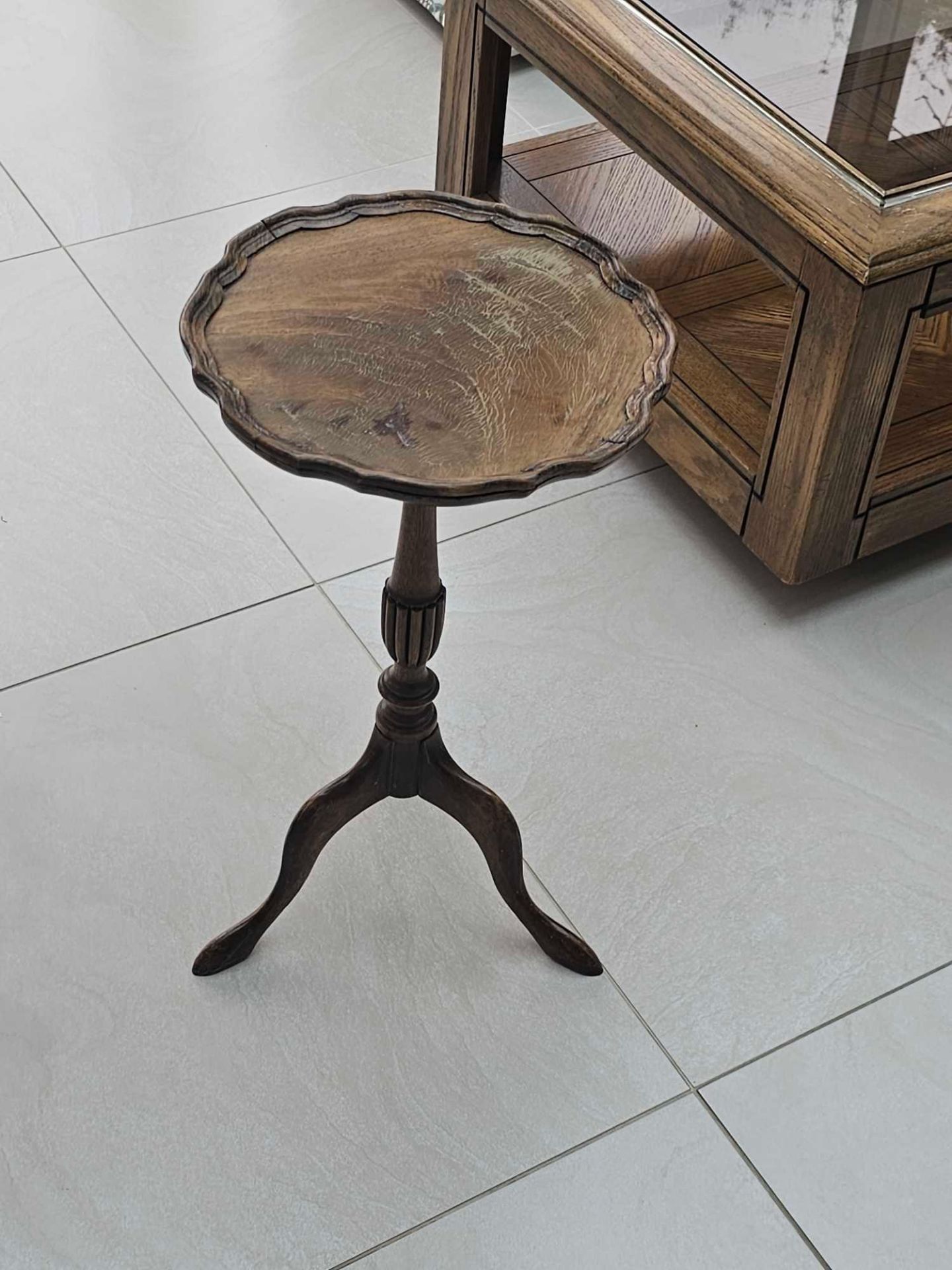 A Mid Century Mahogany Circular Tripod Wine Table 30cm Diameter X 50cm High - Bild 4 aus 4
