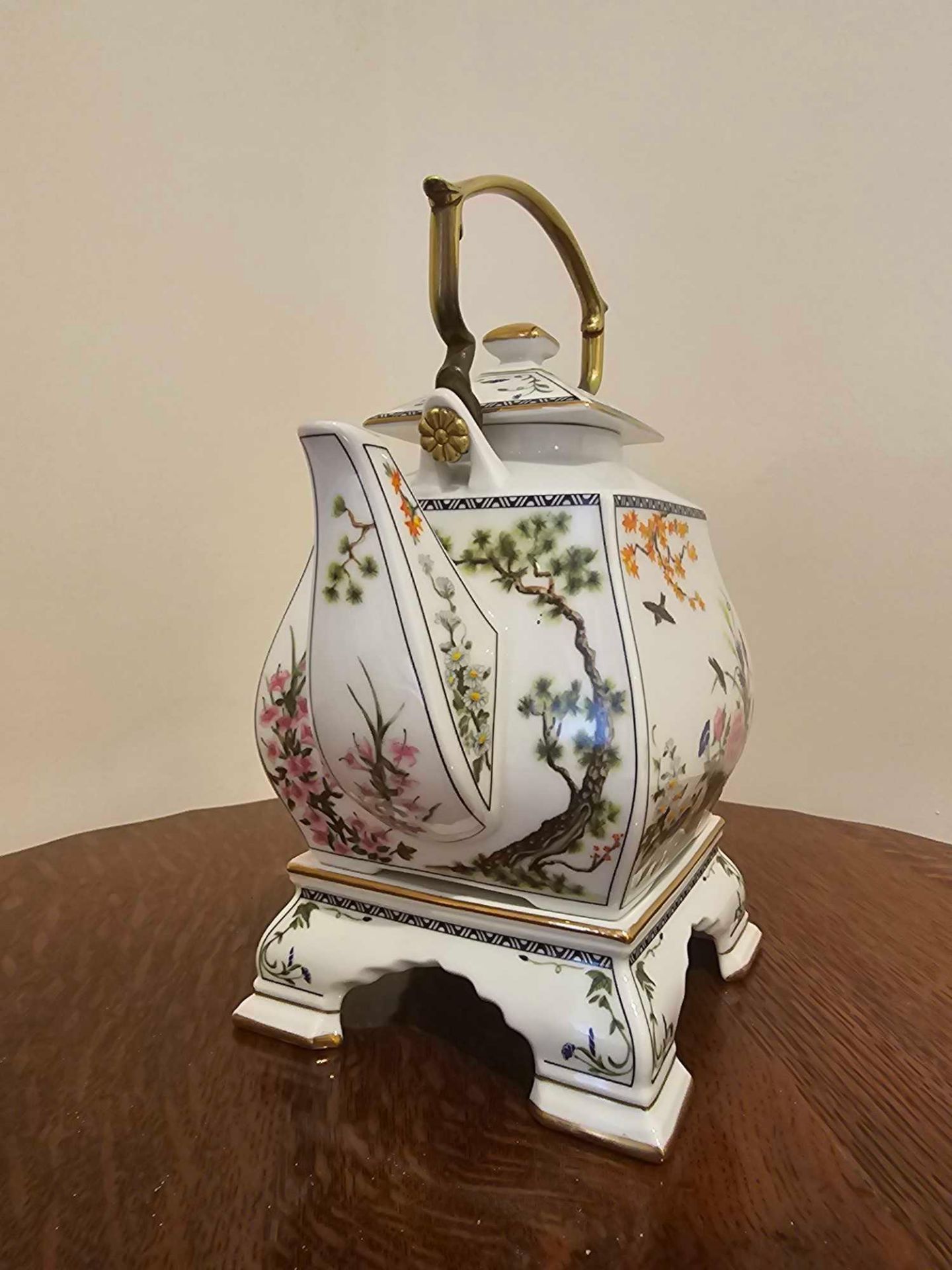 Naoka Nobata For Franklin Porcelain "Birds & Flowers Of The Orient" Porcelain Teapot Hand painted - Image 2 of 7