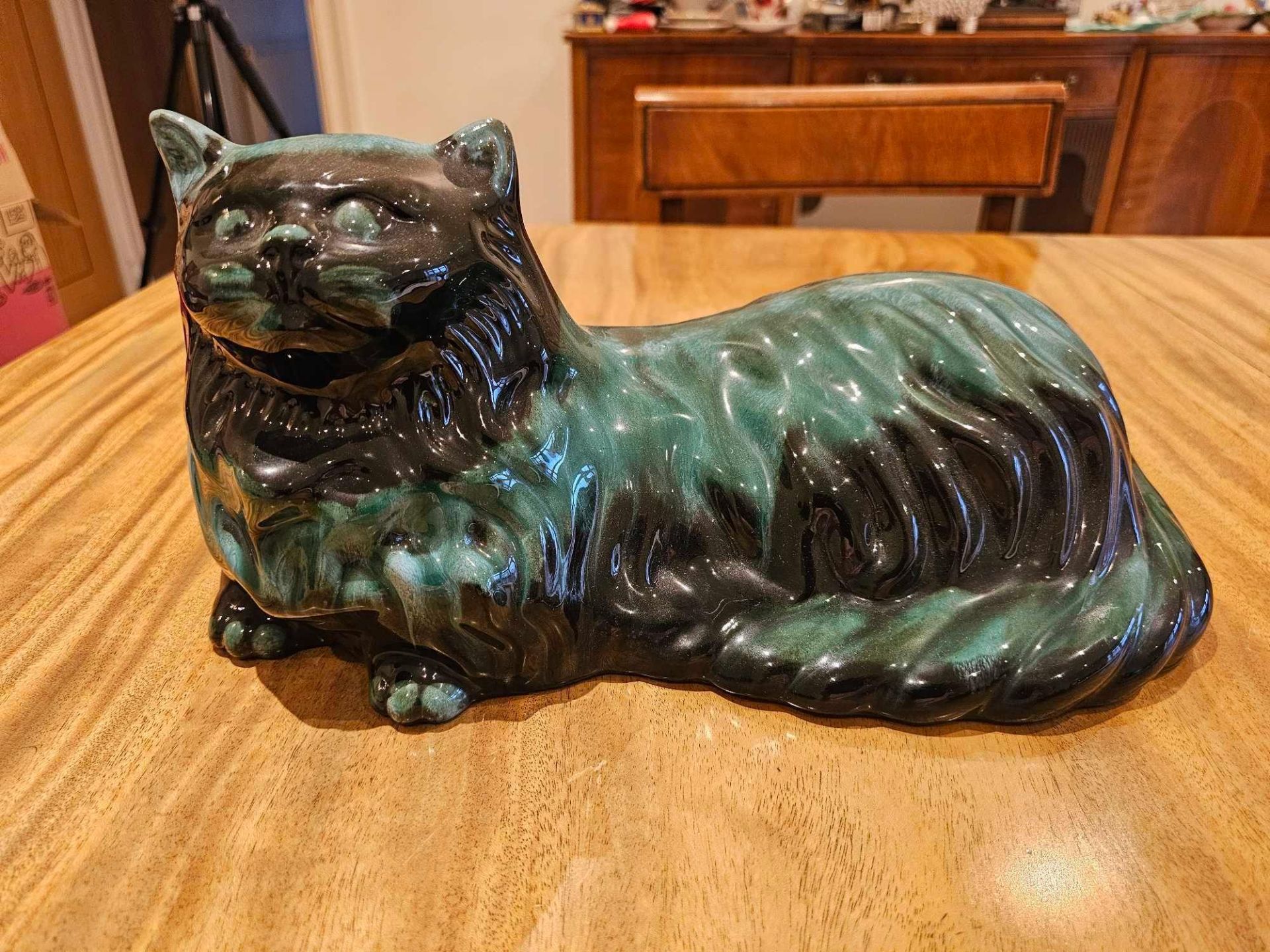 A Large Blue Mountain Pottery Cat Figurine | 1970s | Made In Canada - Image 3 of 3