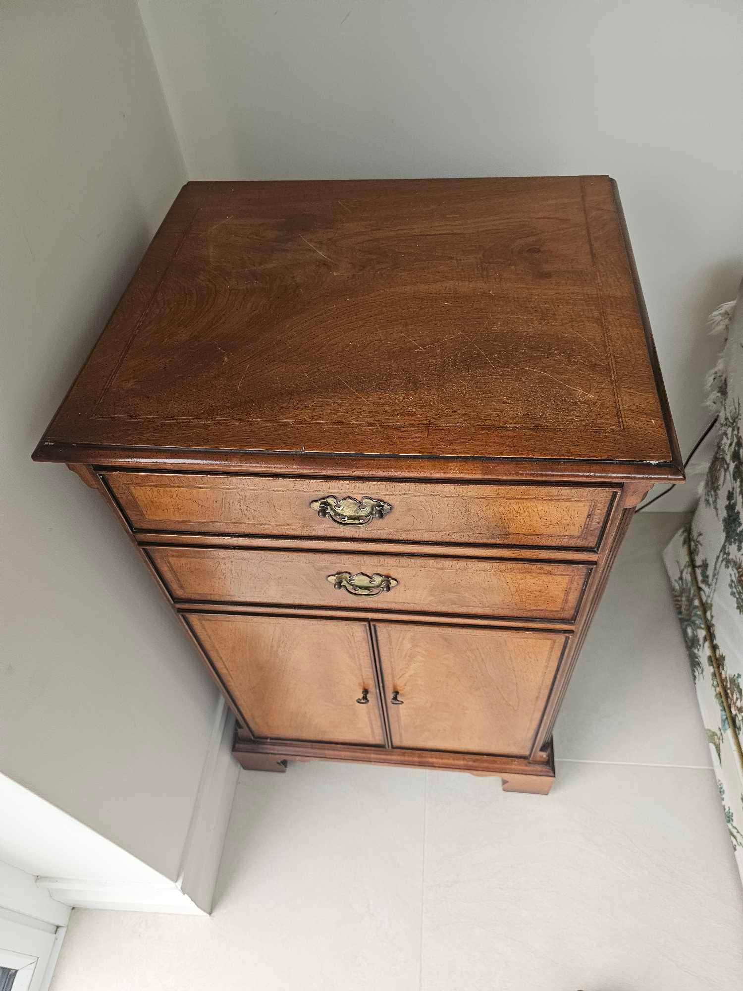 A Walnut Storage Cabinet With Simulated Drawer Front Panel Opens To Reveal 3 X Vertical Fitted - Bild 5 aus 5