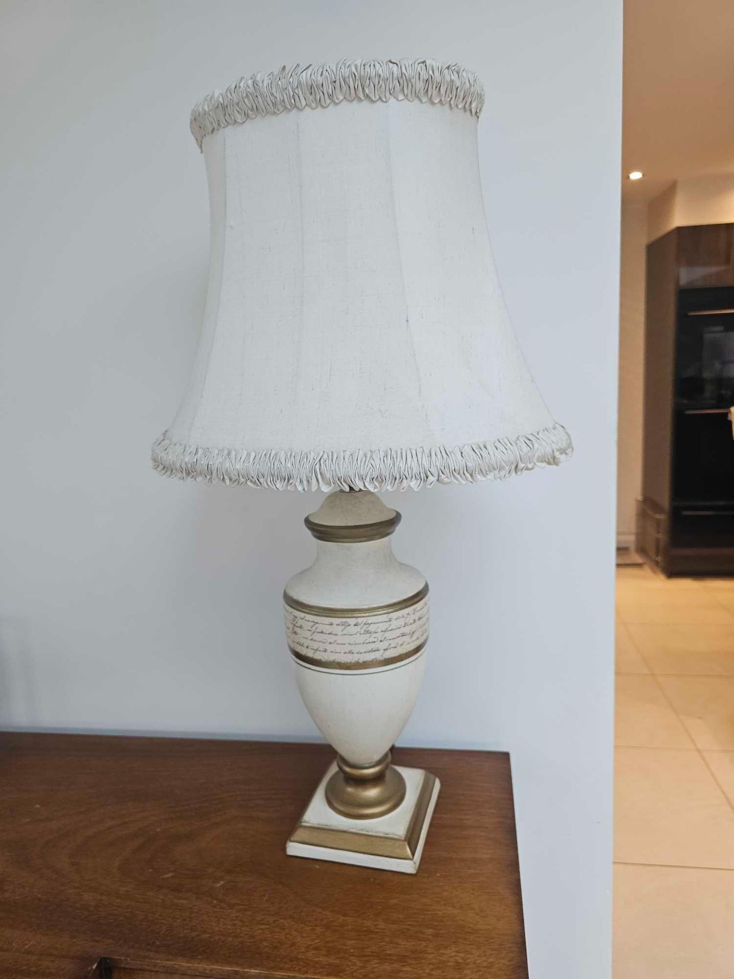 A Pair Of Ceramic Classic Urn Form Table Lamps Cream & Gold Pattern Square Base With Shades 76cm - Image 2 of 4