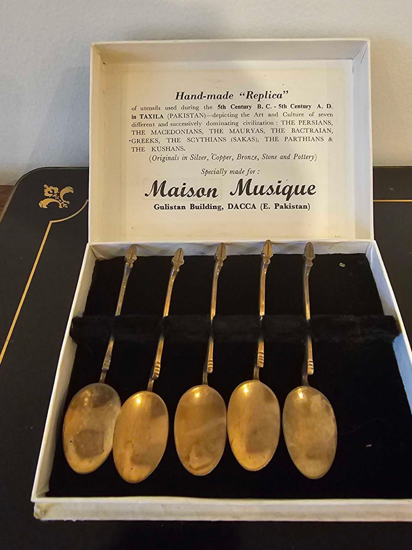 Maison Musique Hand Made Replica - A Boxed Set Of Utensils Used In The 5th Century In Taxila