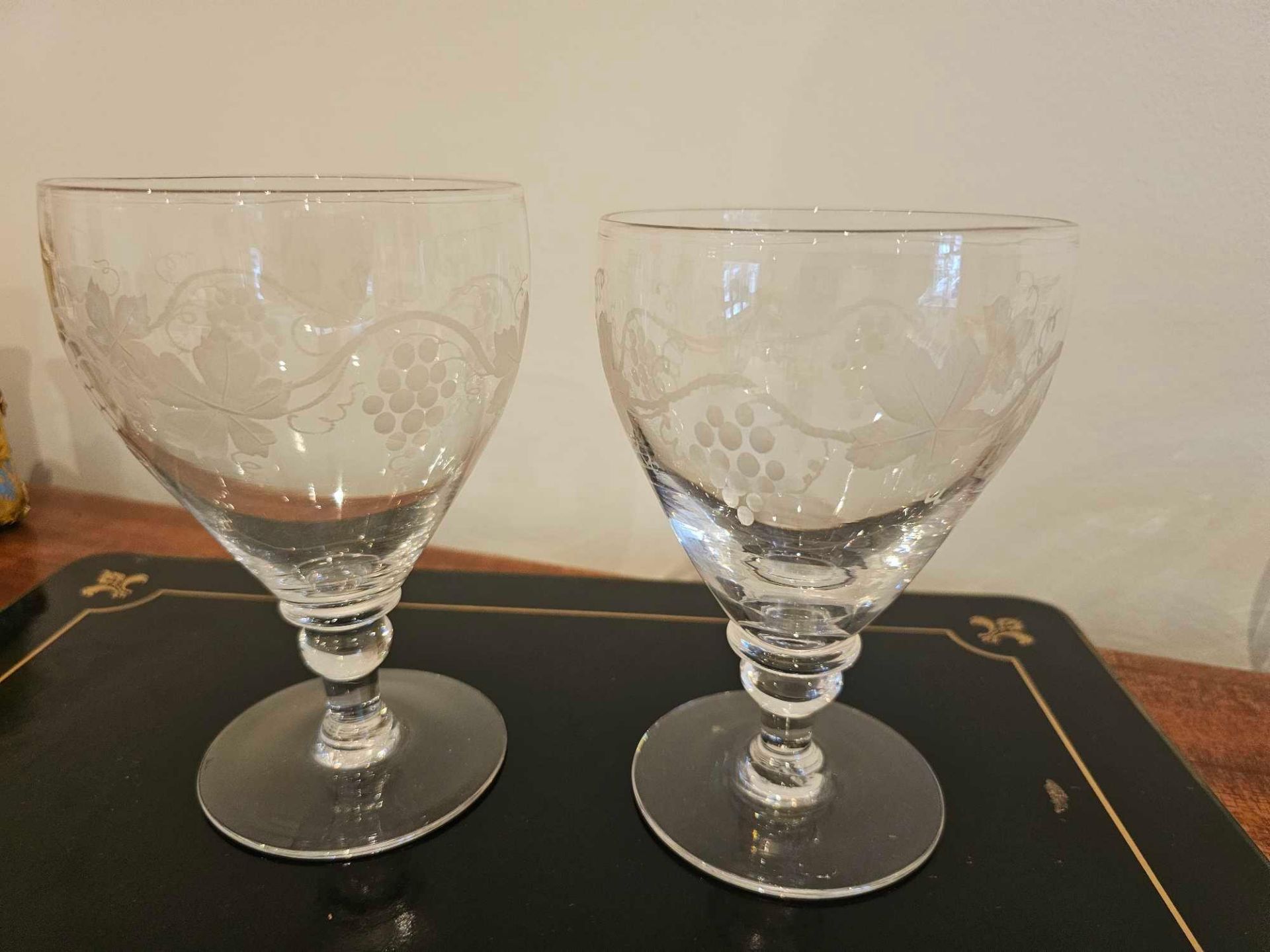 A Set Of 4 X Stuart Crystal Glasses 2 At 12cm 2 X 15cm Tall - Image 4 of 5